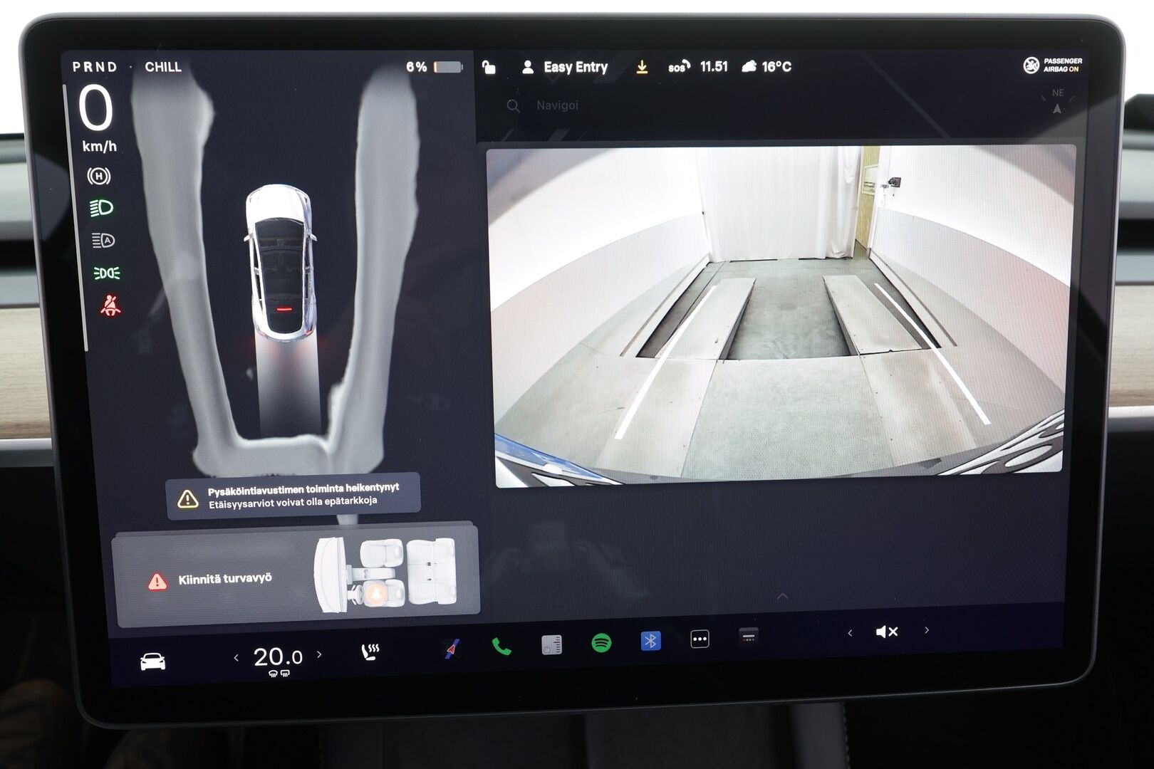 Tesla Model Y 2024 RWD * Koukku / ILP / ACC / Lasikatto / Matrix-LED / P.Kamera / Muistipenkki / Premium Audio / Navi / Kaistavahti * - 1-om Suomi-auto / 2x Latauskaapelit