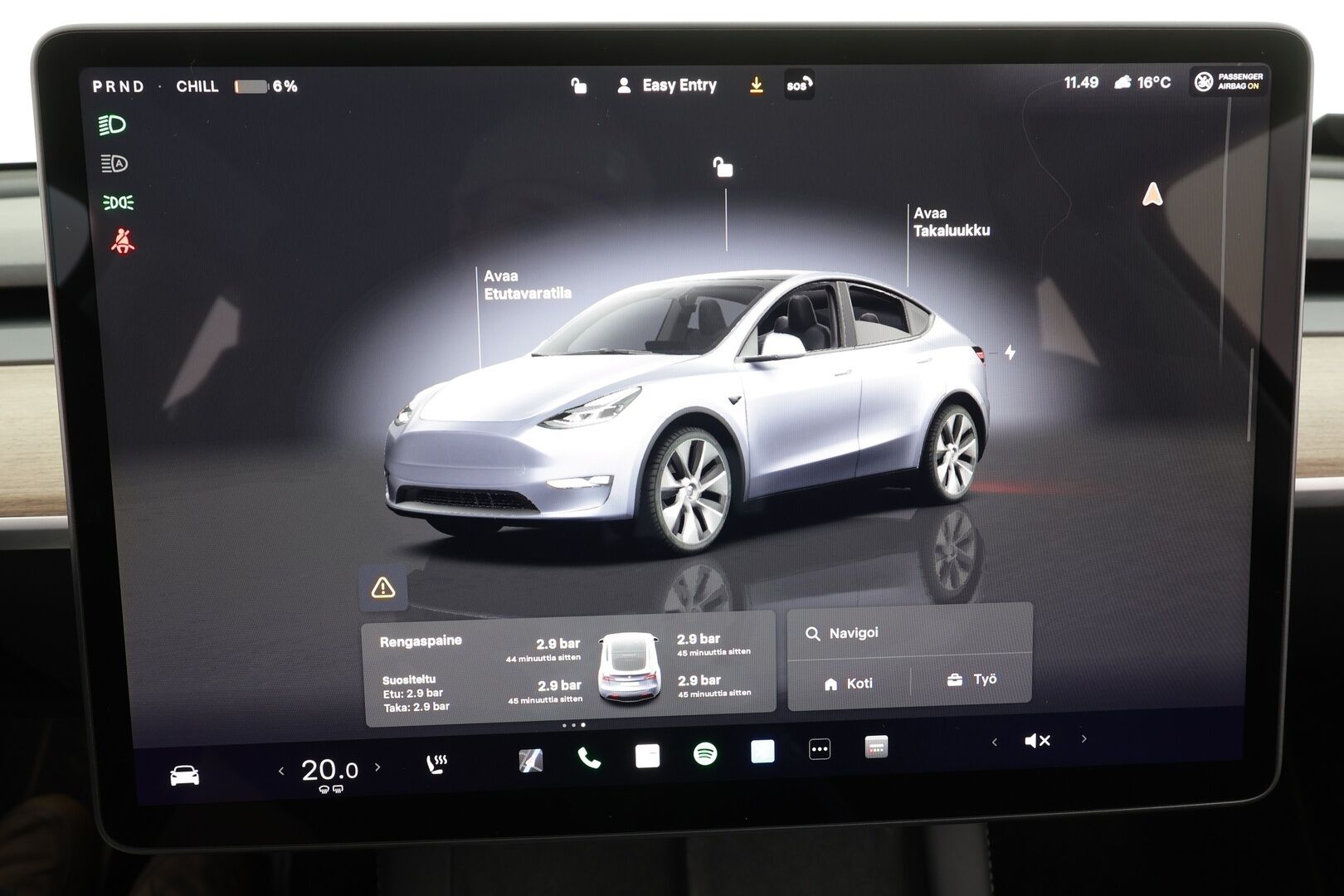 Tesla Model Y 2024 RWD * Koukku / ILP / ACC / Lasikatto / Matrix-LED / P.Kamera / Muistipenkki / Premium Audio / Navi / Kaistavahti * - 1-om Suomi-auto / 2x Latauskaapelit