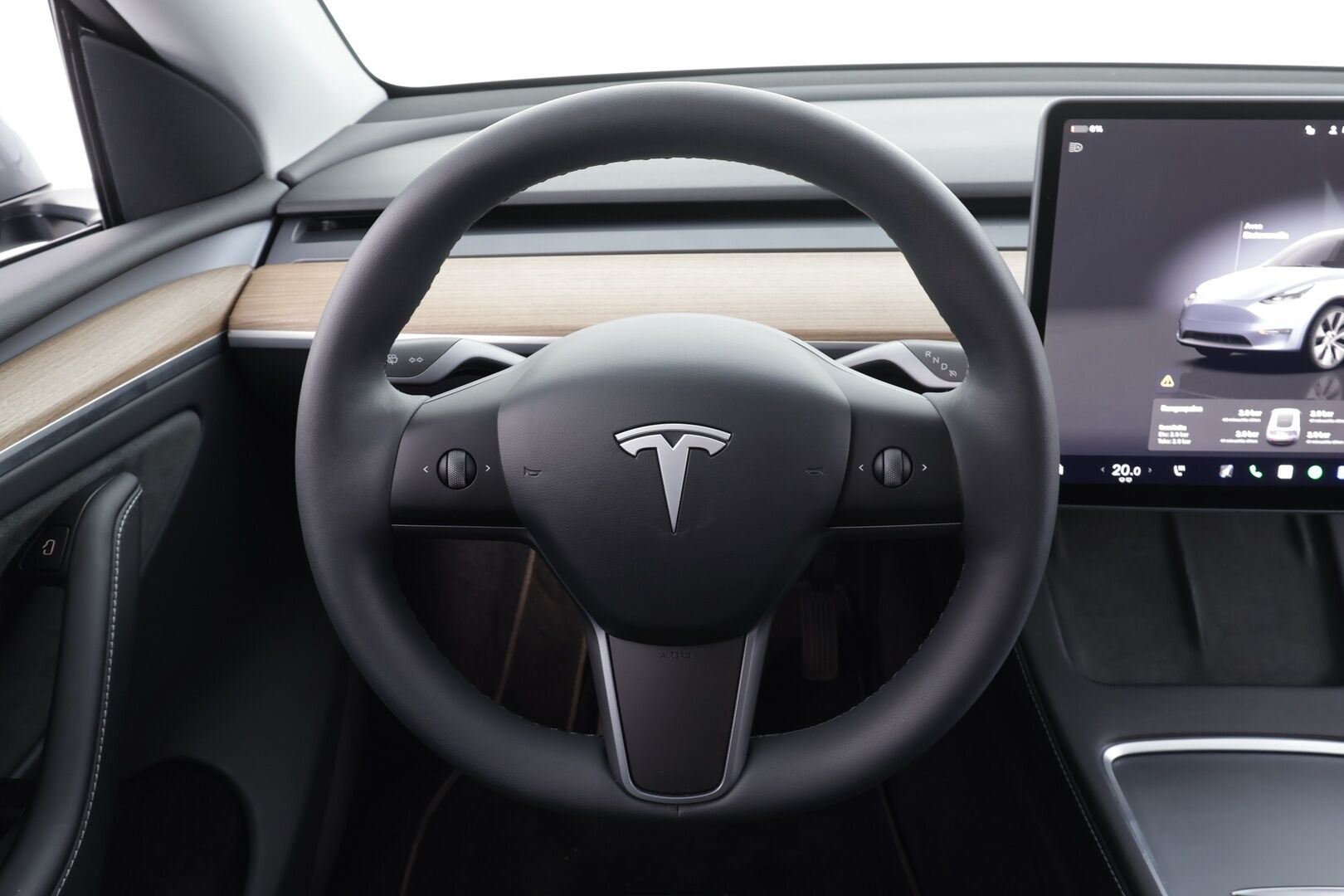 Tesla Model Y 2024 RWD * Koukku / ILP / ACC / Lasikatto / Matrix-LED / P.Kamera / Muistipenkki / Premium Audio / Navi / Kaistavahti * - 1-om Suomi-auto / 2x Latauskaapelit