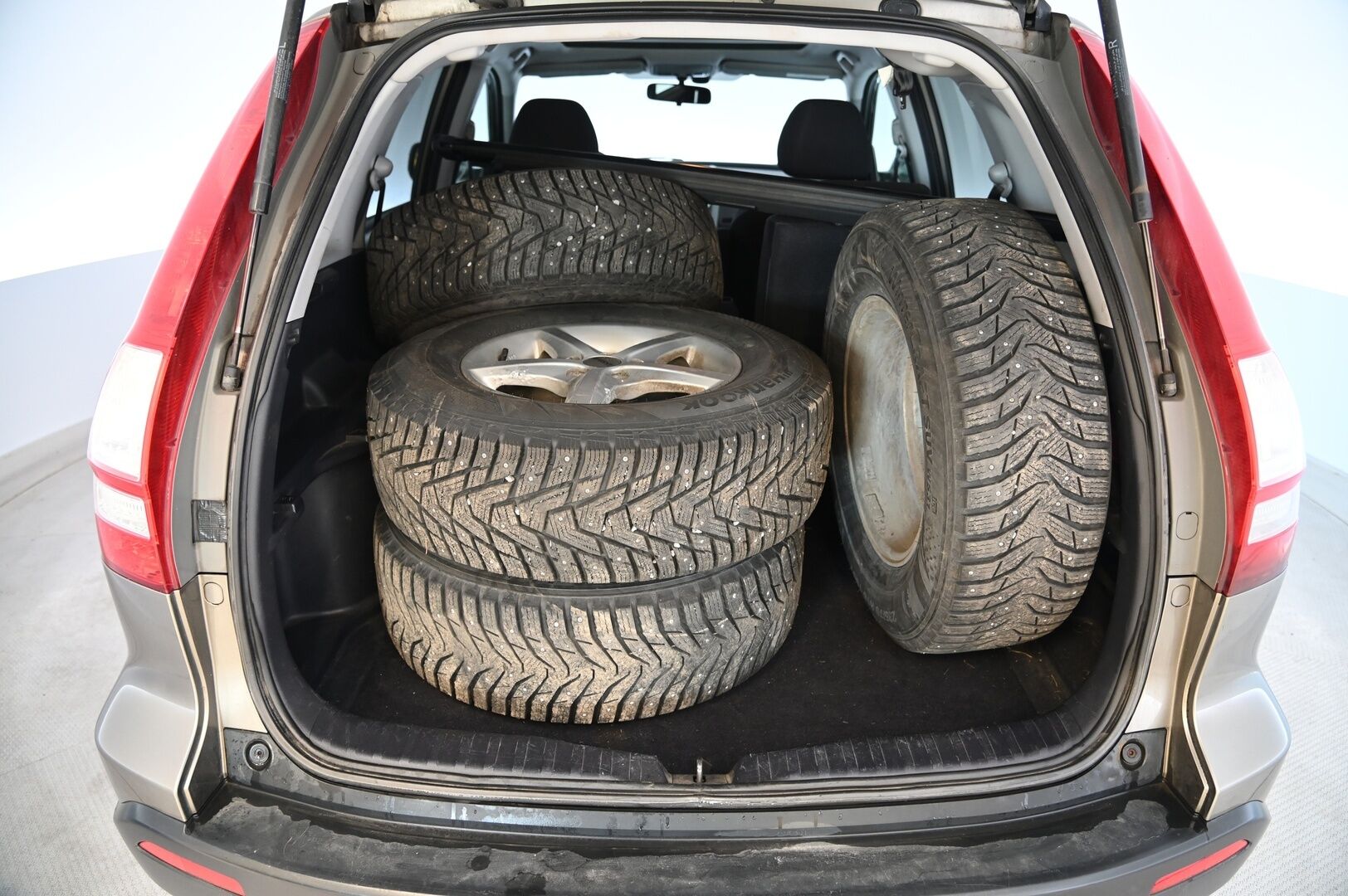 Honda CR-V 2009 2,2 i-CTDi Elegance X 4WD *YritysOutlet - Myydään vain yrityksille* Ilmastointi / Vakkari / Lohko / Koukku* - *YritysOutlet - Myydään vain yrityksille* 2x renkaat aluvanteilla!*