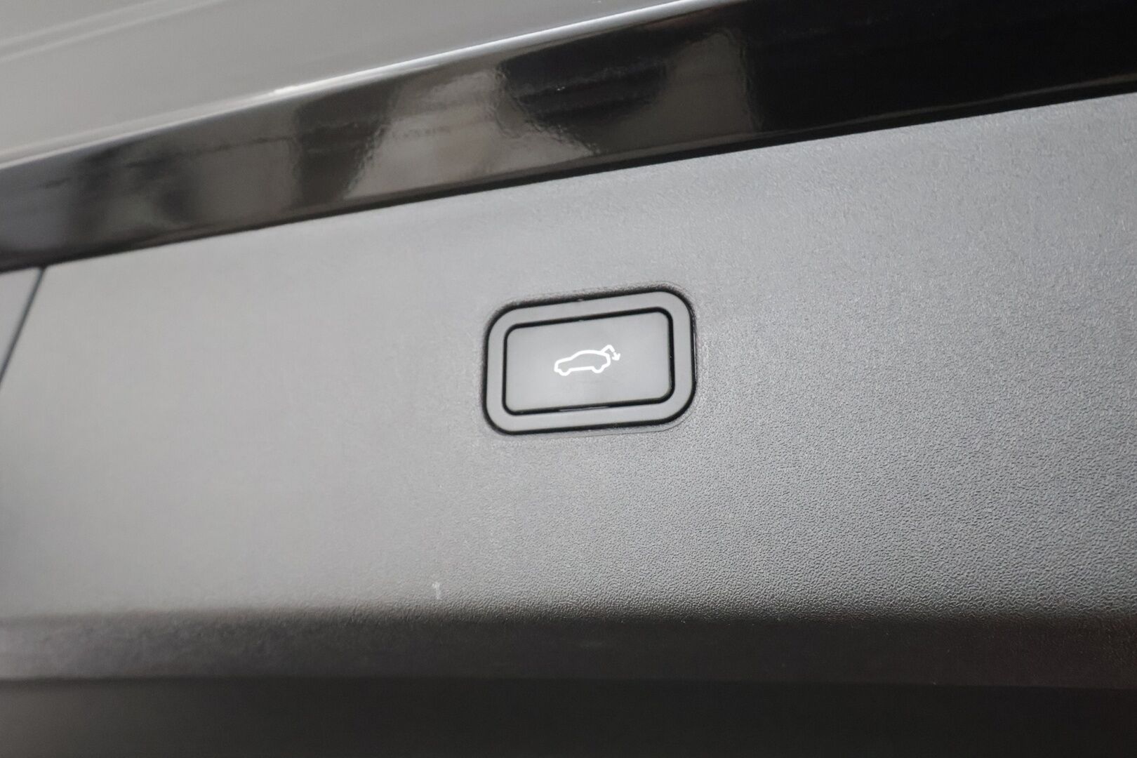 Volvo EX30 2025 Twin Performance Plus - | ACC | ILP | Harman/Kardon | Muistipenkki | Sähköpenkit | Pilot Assist | BLIS | P.kamera | Keyless | LED | 2x renkaat aluin | 1-om suomiauto | 