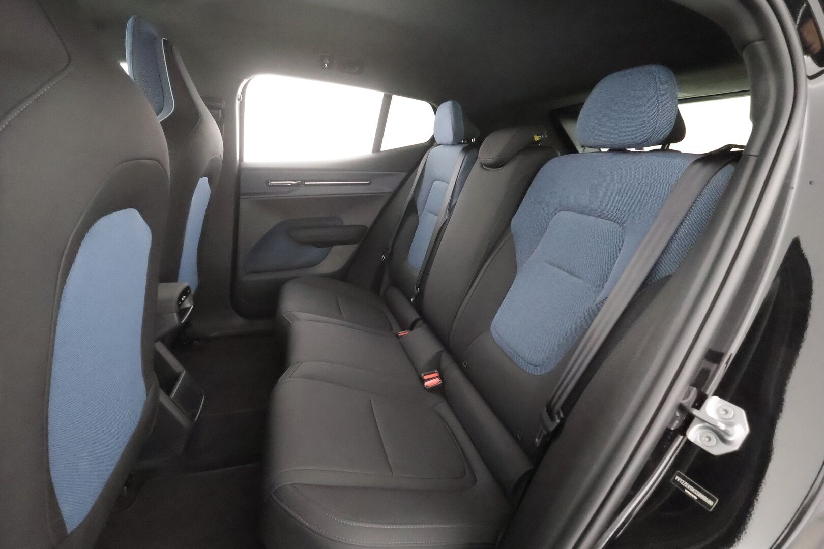 Volvo EX30 2025 Twin Performance Plus - | ACC | ILP | Harman/Kardon | Muistipenkki | Sähköpenkit | Pilot Assist | BLIS | P.kamera | Keyless | LED | 2x renkaat aluin | 1-om suomiauto | 