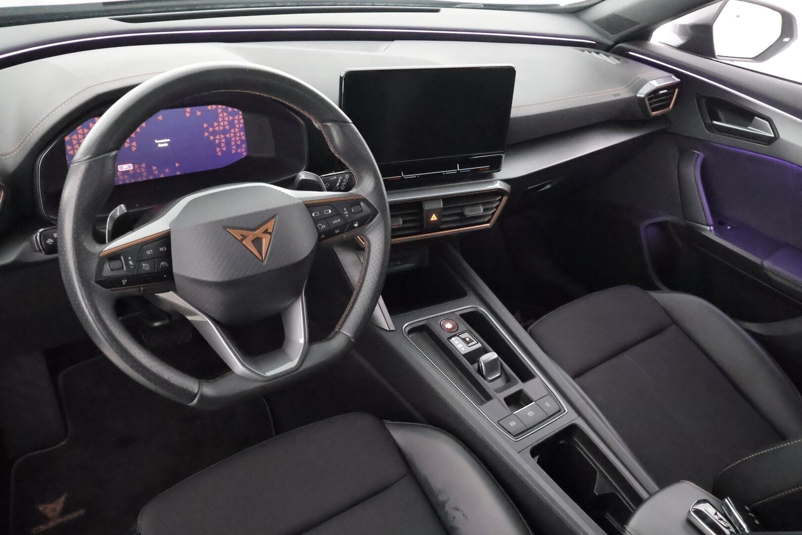 Cupra Formentor 2021 VZ 1.4 PHEV 180 kW e-HYBRID DSG * Koukku / ACC / LED / P.kamera / Digimittaristo / Keyless * - Akku kuntotarkastettu / Kahdet renkaat aluvanteilla / Merkkihuollot / 2x Latauskaapelit 