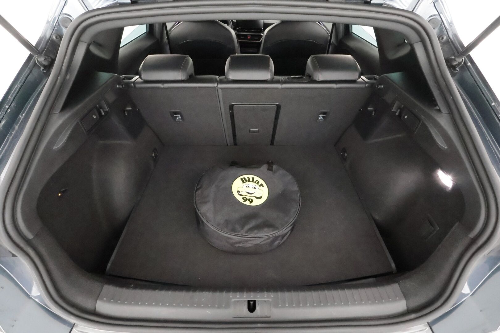 Cupra Formentor 2021 VZ 1.4 PHEV 180 kW e-HYBRID DSG * Koukku / ACC / LED / P.kamera / Digimittaristo / Keyless * - Akku kuntotarkastettu / Kahdet renkaat aluvanteilla / Merkkihuollot / 2x Latauskaapelit 