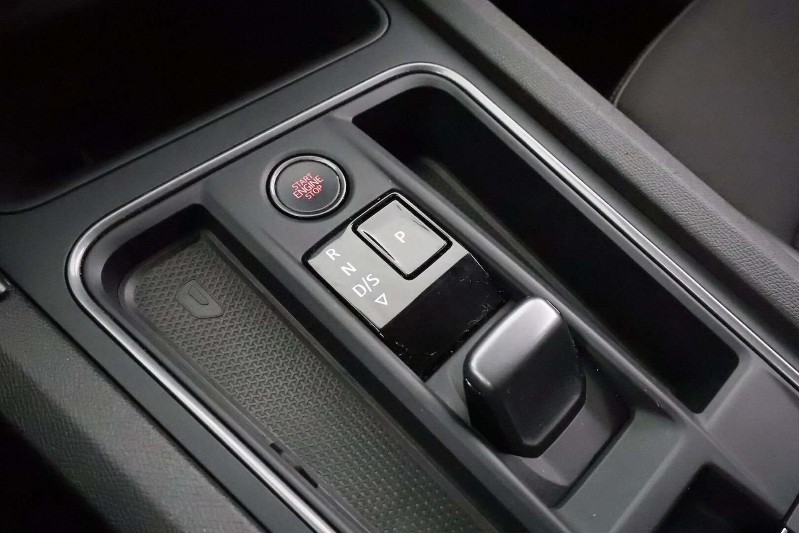 Cupra Formentor 2021 VZ 1.4 PHEV 180 kW e-HYBRID DSG * Koukku / ACC / LED / P.kamera / Digimittaristo / Keyless * - Akku kuntotarkastettu / Kahdet renkaat aluvanteilla / Merkkihuollot / 2x Latauskaapelit 