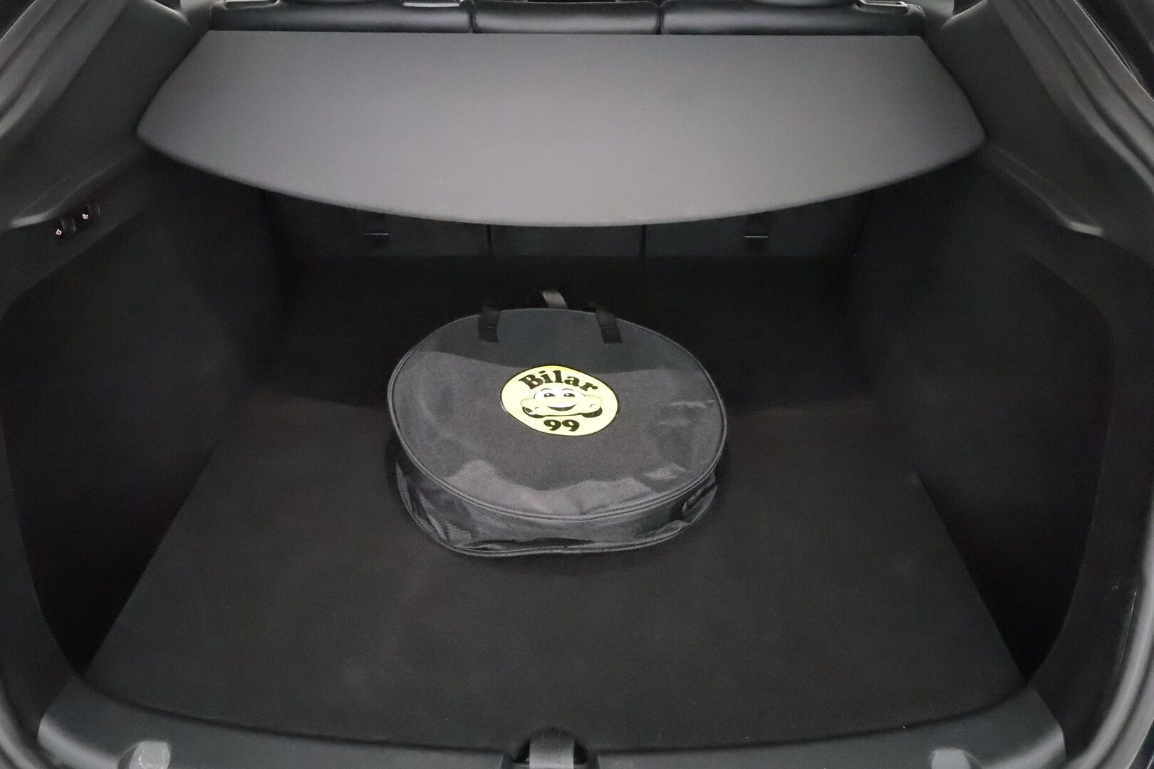 TESLA MODEL Y 2022 Performance **Koukku / Lämpöpumppu / Matrix LED / Panorama / Nahkasisusta / P.kamera / Premium Audio** - 3,99 % KORKOTARJOUS TÄHÄN AUTOON - 