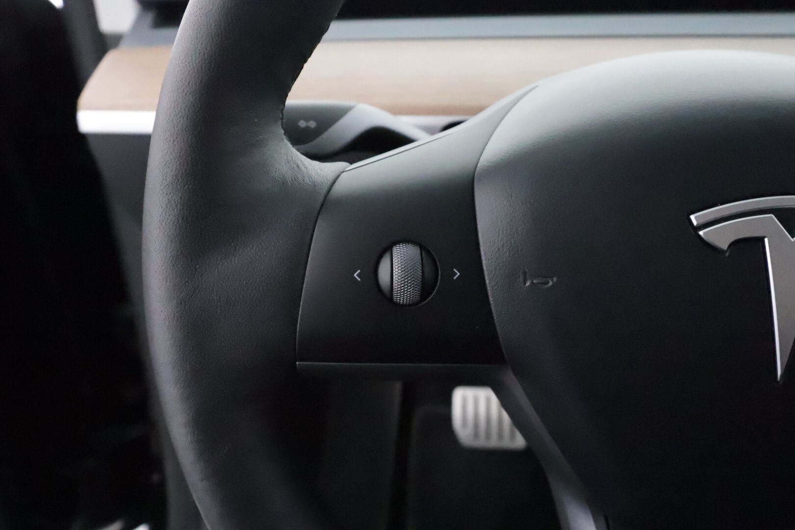 TESLA MODEL Y 2022 Performance **Koukku / Lämpöpumppu / Matrix LED / Panorama / Nahkasisusta / P.kamera / Premium Audio** - 3,99 % KORKOTARJOUS TÄHÄN AUTOON - 