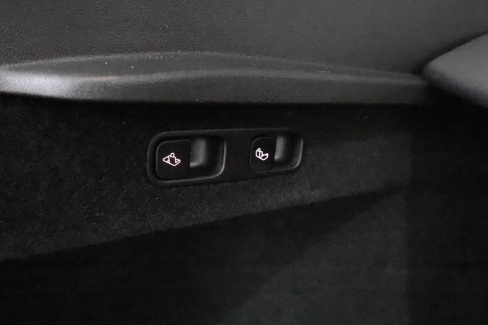 TESLA MODEL Y 2022 Performance **Koukku / Lämpöpumppu / Matrix LED / Panorama / Nahkasisusta / P.kamera / Premium Audio** - 3,99 % KORKOTARJOUS TÄHÄN AUTOON - 