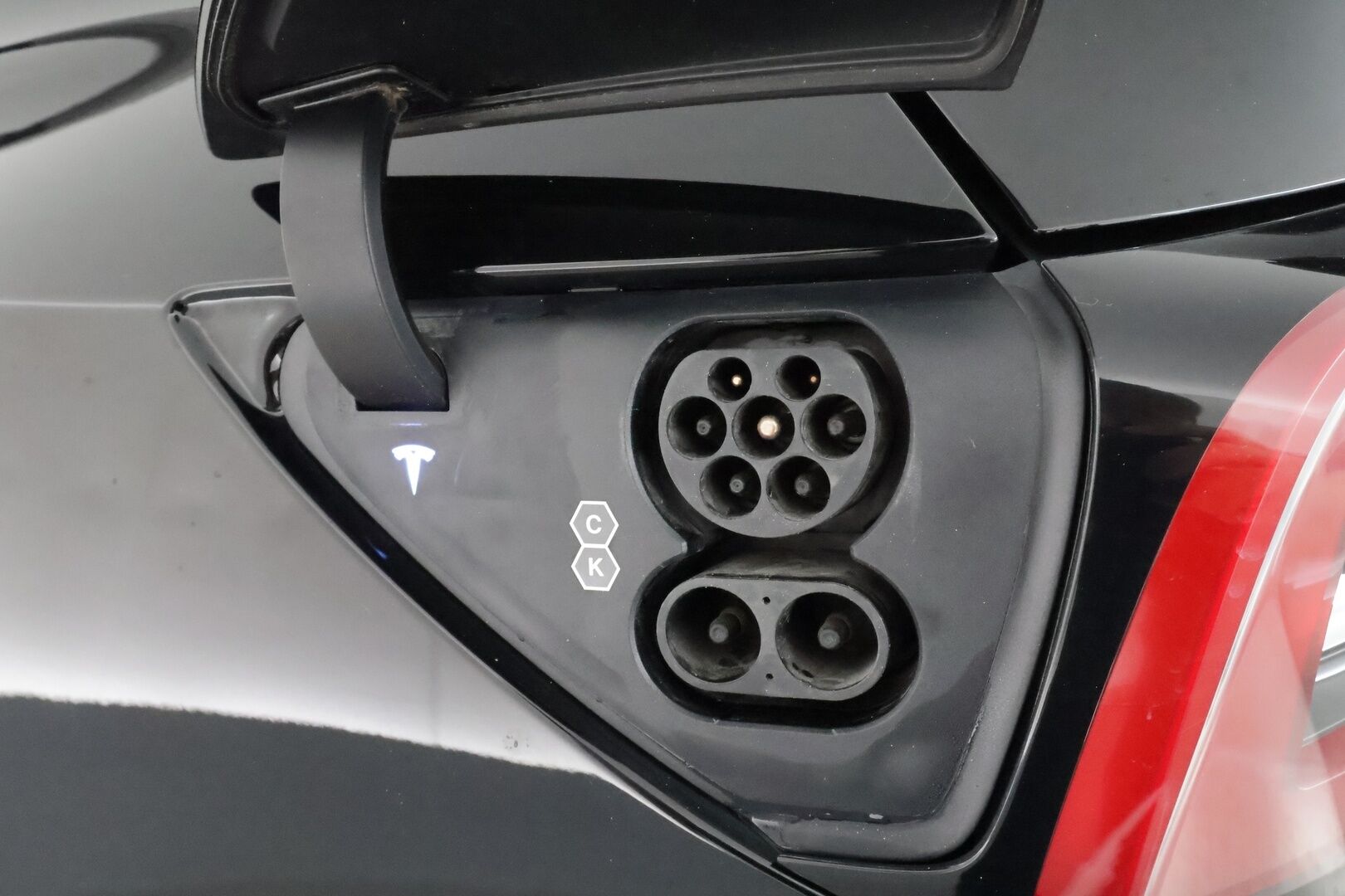 TESLA MODEL Y 2022 Performance **Koukku / Lämpöpumppu / Matrix LED / Panorama / Nahkasisusta / P.kamera / Premium Audio** - 3,99 % KORKOTARJOUS TÄHÄN AUTOON - 