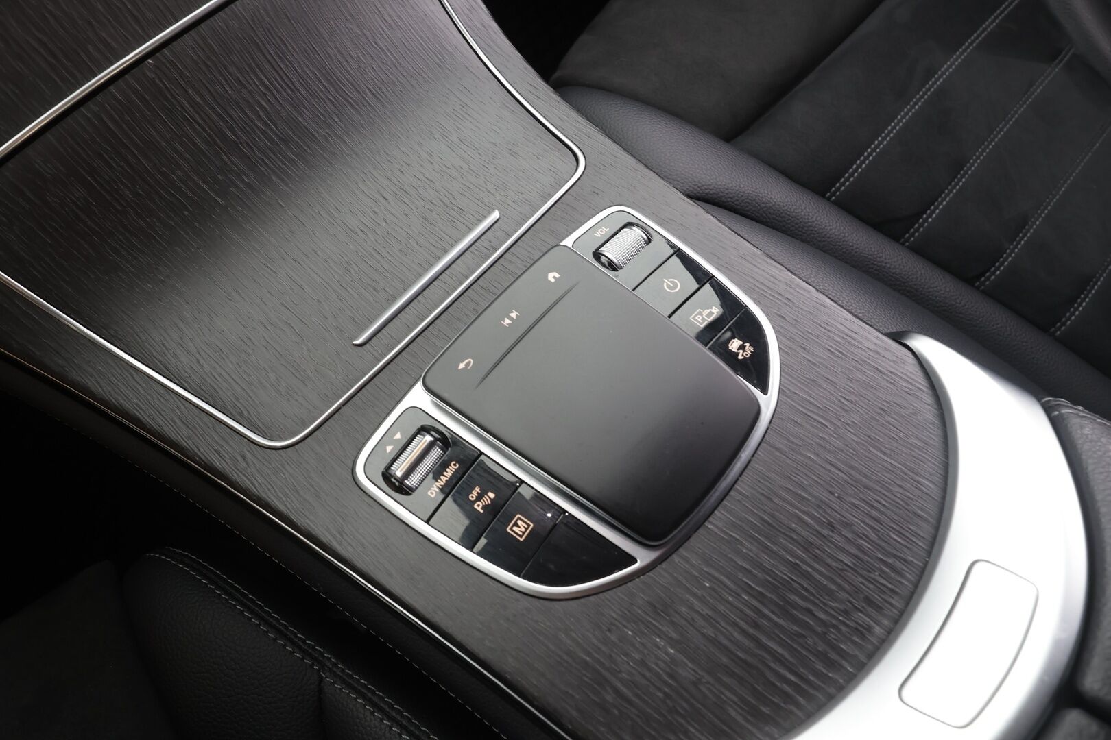 Mercedes-Benz GLC 2020 300 e 4MATIC A Business AMG EQ Power - | Distronic | Koukku | Burmester | Digimittaristo | P.kamera | Sporttipenkit | Nahka-alcantara | Navi | LED | 2x renkaat aluin | 
