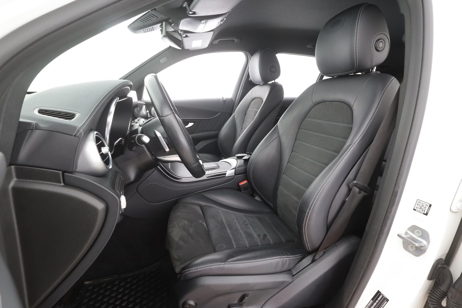 Mercedes-Benz GLC 2020 300 e 4MATIC A Business AMG EQ Power - | Distronic | Koukku | Burmester | Digimittaristo | P.kamera | Sporttipenkit | Nahka-alcantara | Navi | LED | 2x renkaat aluin | 