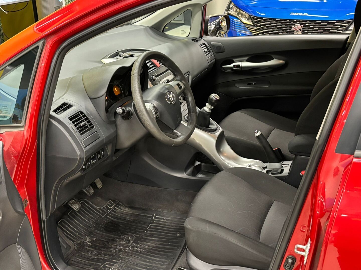 Toyota Auris 2011 1,33 Dual VVT-i Stop & Start Linea Terra 5ov *Suomiauto / Lohko / 2x renkaat - Fiksuilla kilsoilla oleva Auris / Tuulilasi juuri vaihdettu - HULLUT VÄLIPÄIVÄT KORKOTARJOUS 2,49%