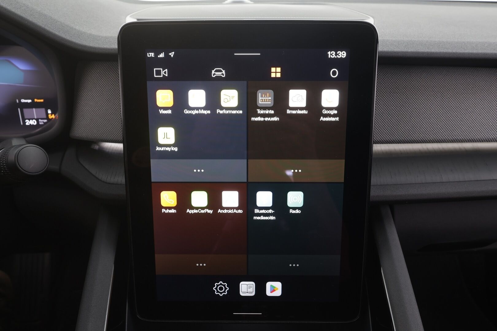 Polestar 2 2025 Long range Dual motor Plus Pack - | Pilot assist | ILP | Koukku | LED | 360-Kamera | Muistipenkki | High performance audio | Lasikatto | Sporttipenkit | Keyless | Apple&Android | 1.Om Suomi-auto | Merkkihuollettu | Kahdet Renkaat |