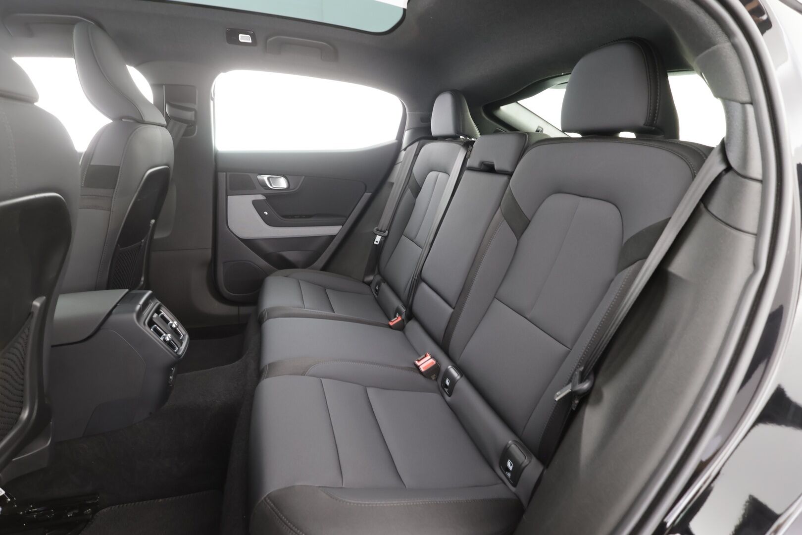 Polestar 2 2025 Long range Dual motor Plus Pack - | Pilot assist | ILP | Koukku | LED | 360-Kamera | Muistipenkki | High performance audio | Lasikatto | Sporttipenkit | Keyless | Apple&Android | 1.Om Suomi-auto | Merkkihuollettu | Kahdet Renkaat |