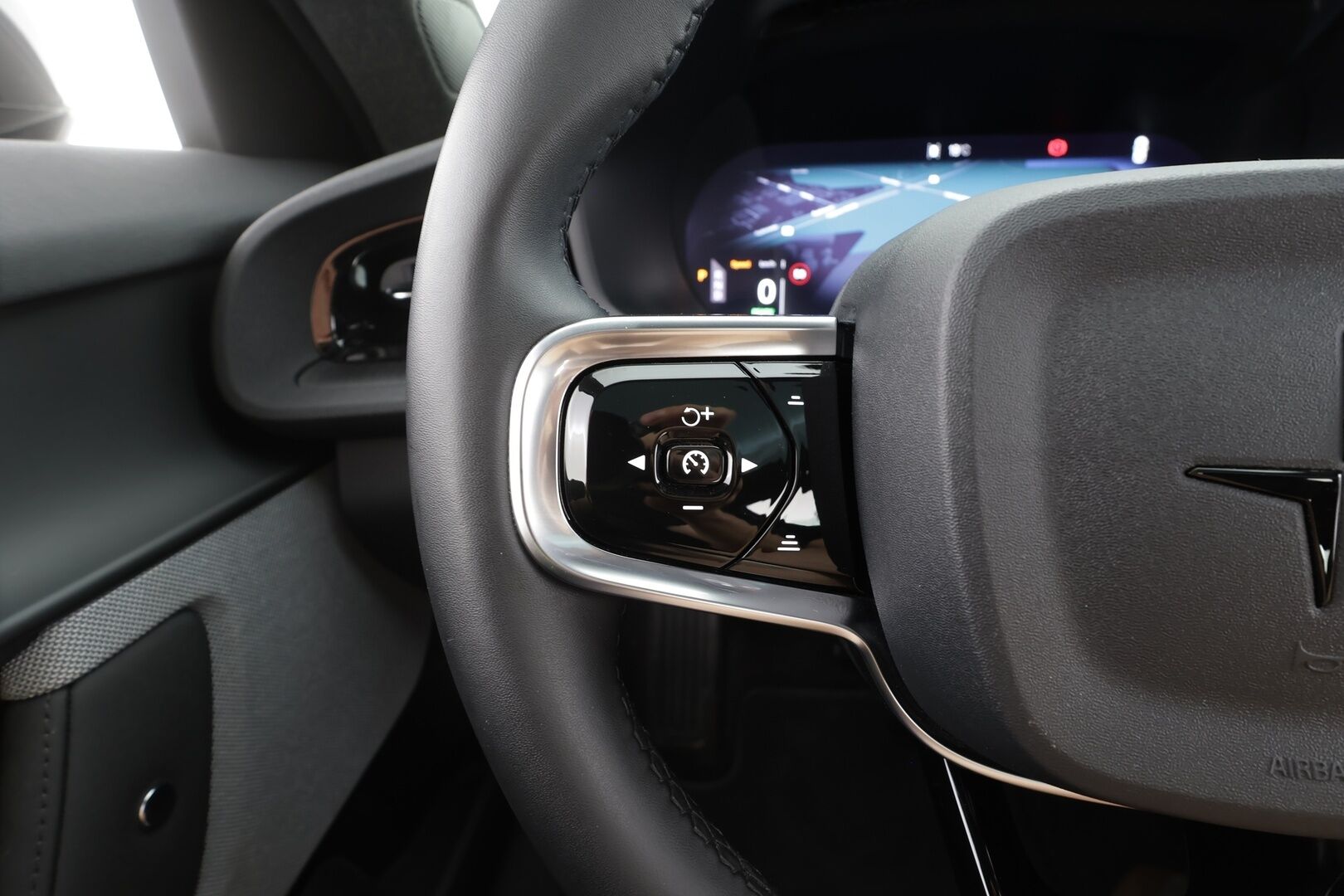 Polestar 2 2025 Long range Dual motor Plus Pack - | Pilot assist | ILP | Koukku | LED | 360-Kamera | Muistipenkki | High performance audio | Lasikatto | Sporttipenkit | Keyless | Apple&Android | 1.Om Suomi-auto | Merkkihuollettu | Kahdet Renkaat |