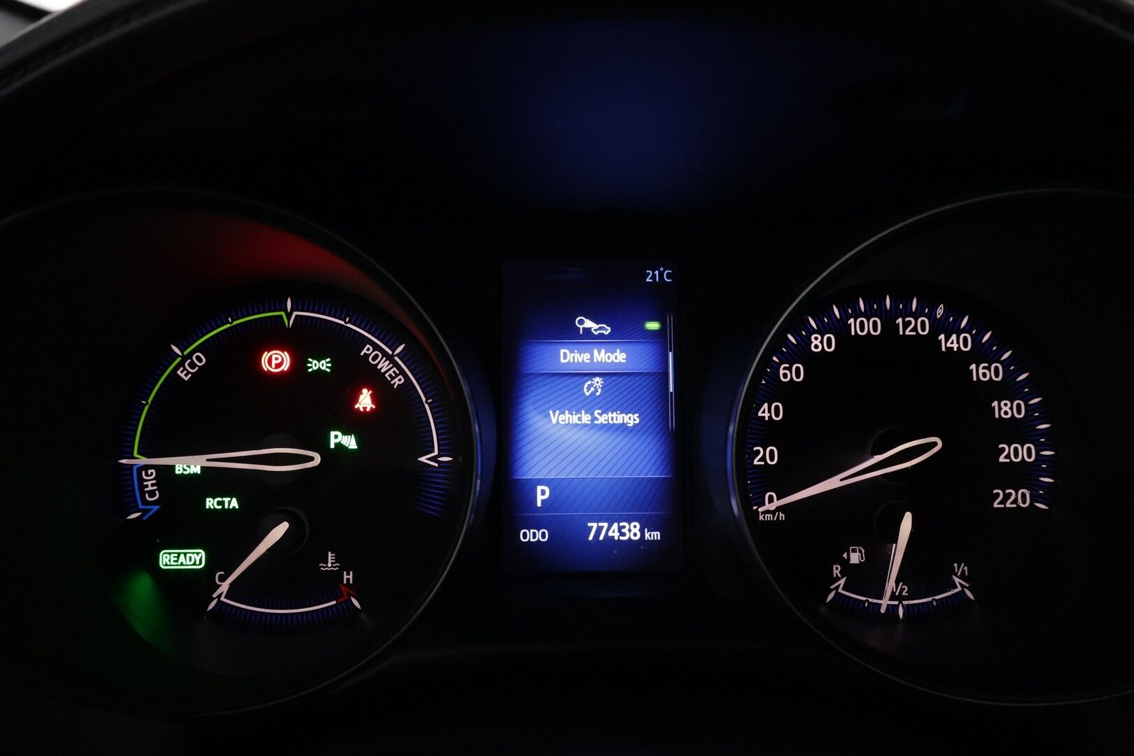 Toyota C-HR 2019 1,8 Hybrid Premium *ACC / Nahkasisusta / Tutkat / Kamera / BLIS / KeyLessGo / Navi / Ratinlämmitin* - Merkkihuollettu siisti kuntoinen C-HR kaksilla renkailla ja vanteilla! - HULLUT AVAJAISHULINAT KORKOTARJOUS 3,29 %