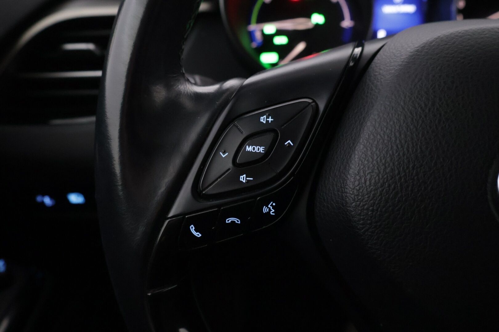 Toyota C-HR 2019 1,8 Hybrid Premium *ACC / Nahkasisusta / Tutkat / Kamera / BLIS / KeyLessGo / Navi / Ratinlämmitin* - Merkkihuollettu siisti kuntoinen C-HR kaksilla renkailla ja vanteilla! - HULLUT AVAJAISHULINAT KORKOTARJOUS 3,29 %