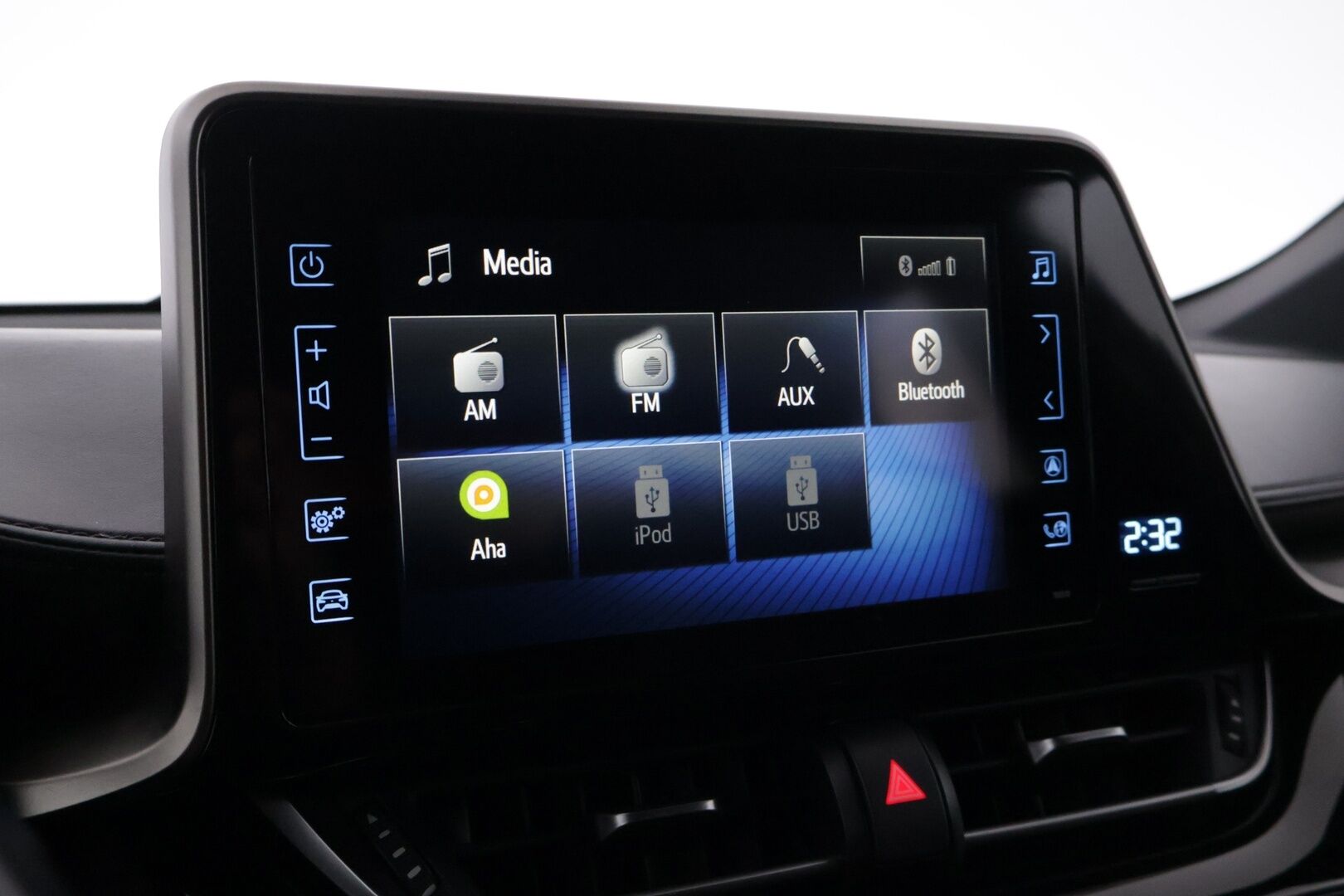 Toyota C-HR 2019 1,8 Hybrid Premium *ACC / Nahkasisusta / Tutkat / Kamera / BLIS / KeyLessGo / Navi / Ratinlämmitin* - Merkkihuollettu siisti kuntoinen C-HR kaksilla renkailla ja vanteilla! - HULLUT AVAJAISHULINAT KORKOTARJOUS 3,29 %