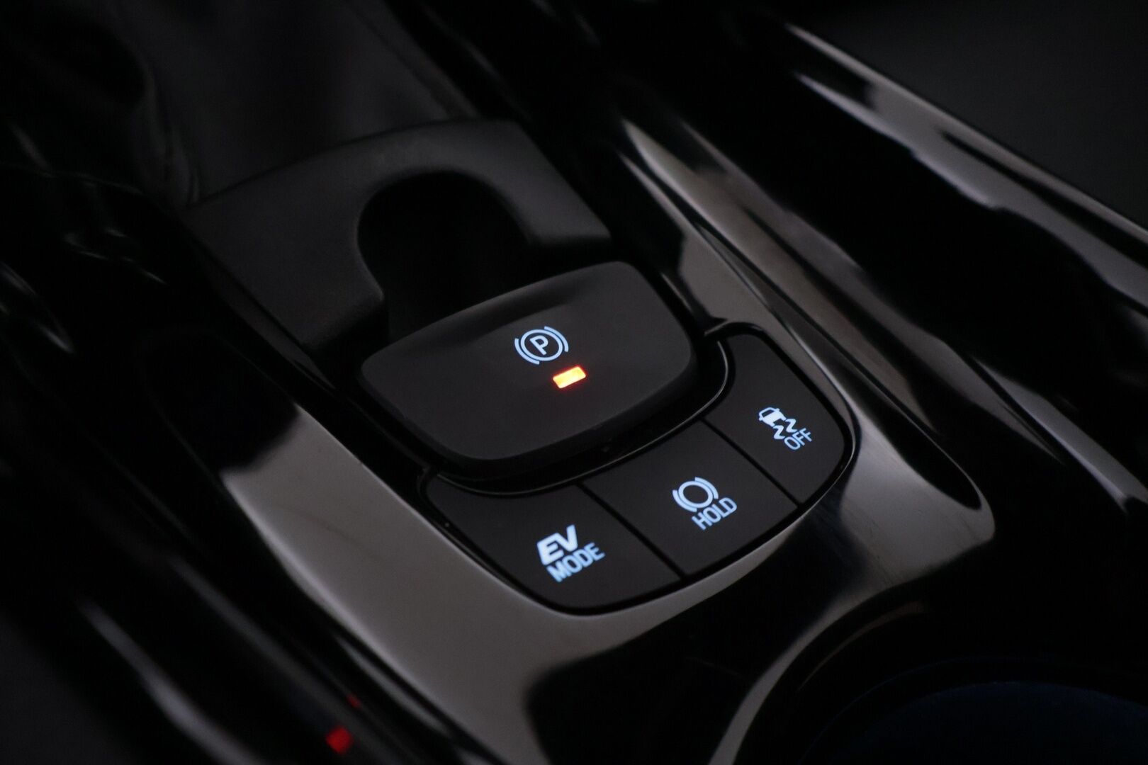 Toyota C-HR 2019 1,8 Hybrid Premium *ACC / Nahkasisusta / Tutkat / Kamera / BLIS / KeyLessGo / Navi / Ratinlämmitin* - Merkkihuollettu siisti kuntoinen C-HR kaksilla renkailla ja vanteilla! - HULLUT AVAJAISHULINAT KORKOTARJOUS 3,29 %