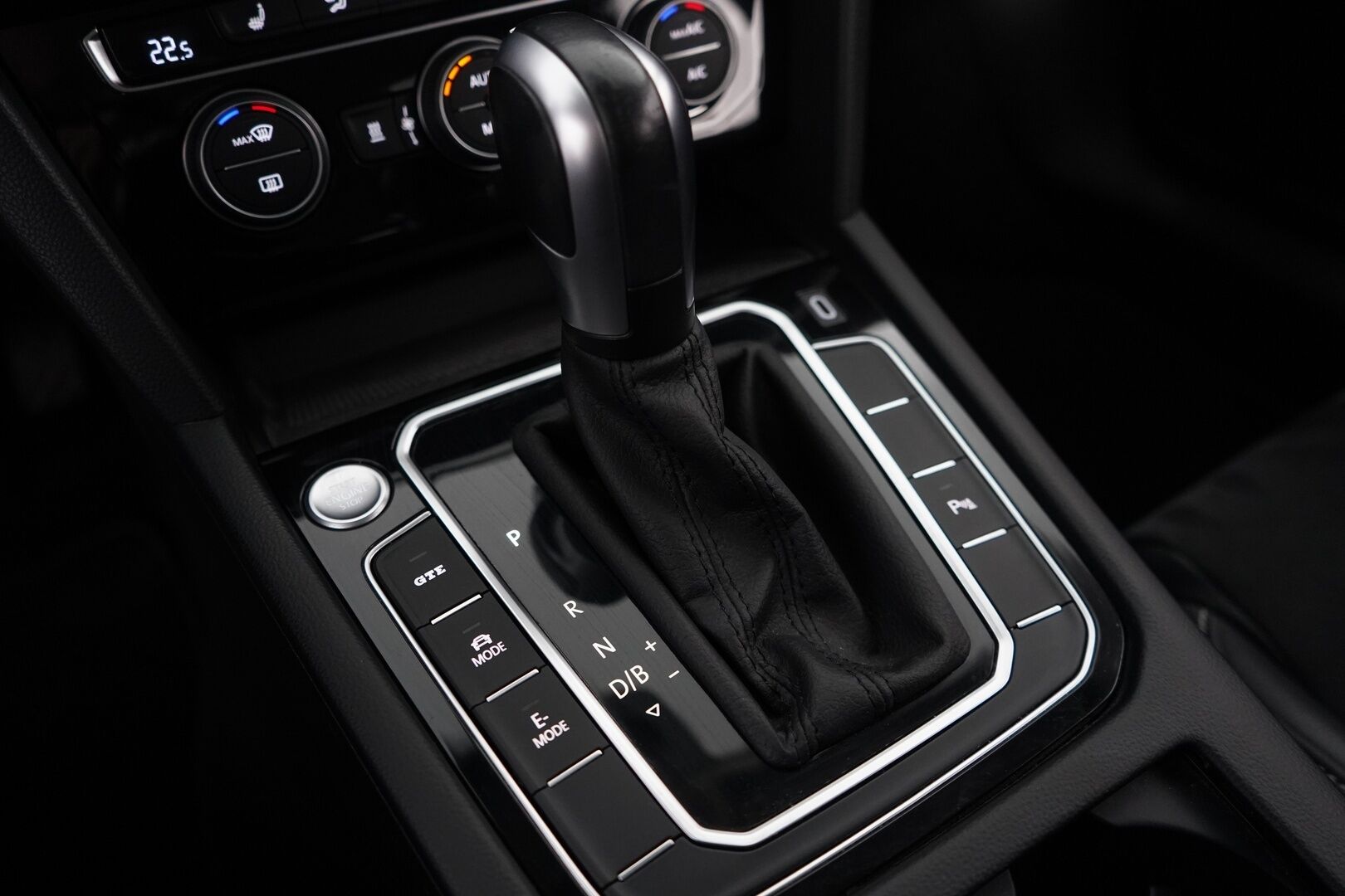 Volkswagen Passat 2020 Variant GTE Plug-In Hybrid 160 kW DSG-automaatti *ACC / Webasto / Puolinahat / Sähkökontti / Koukku* - Viimesin huolto 151tkm / Kahdet OEM Vanteet / Merkkihuollot