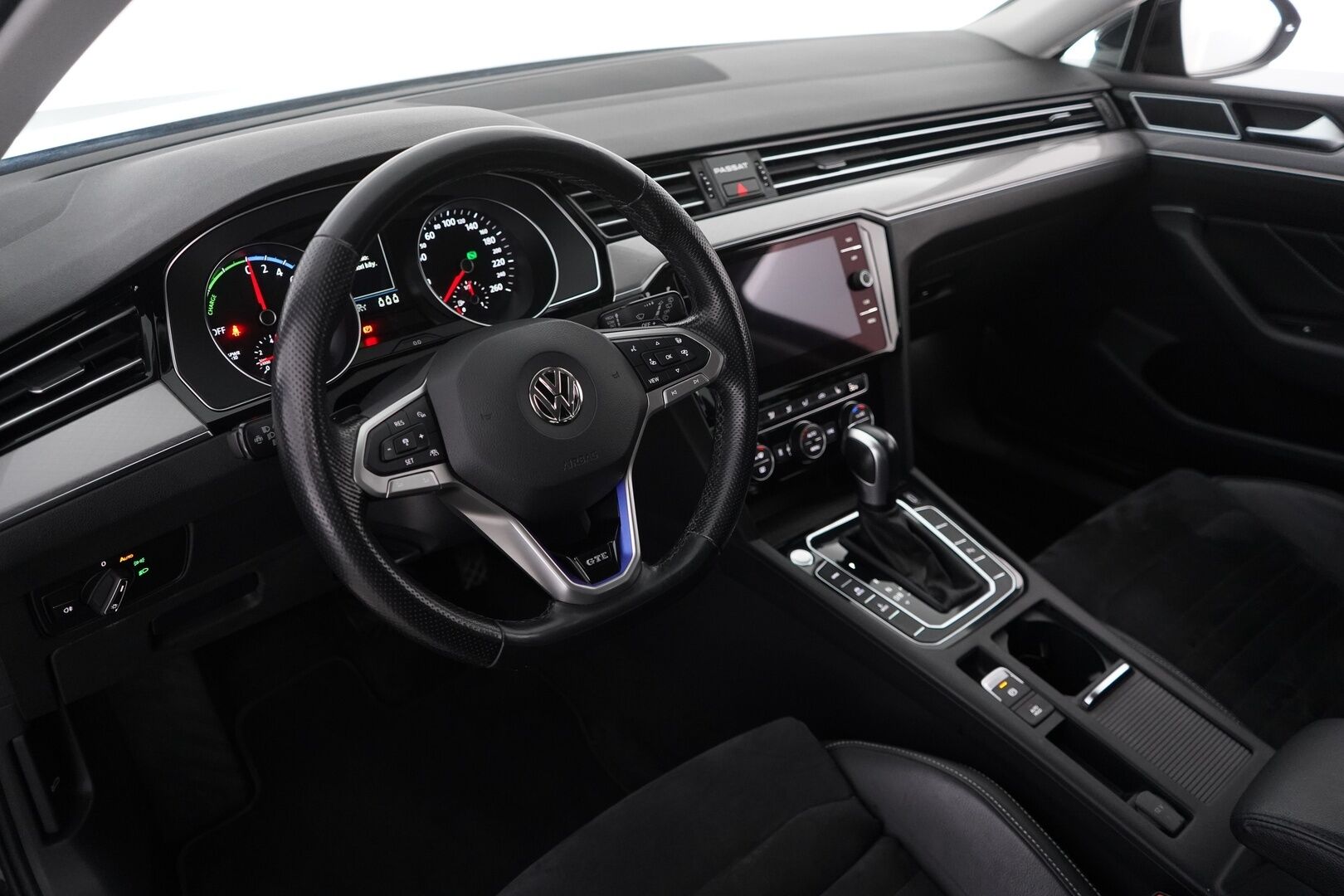 Volkswagen Passat 2020 Variant GTE Plug-In Hybrid 160 kW DSG-automaatti *ACC / Webasto / Puolinahat / Sähkökontti / Koukku* - Viimesin huolto 151tkm / Kahdet OEM Vanteet / Merkkihuollot