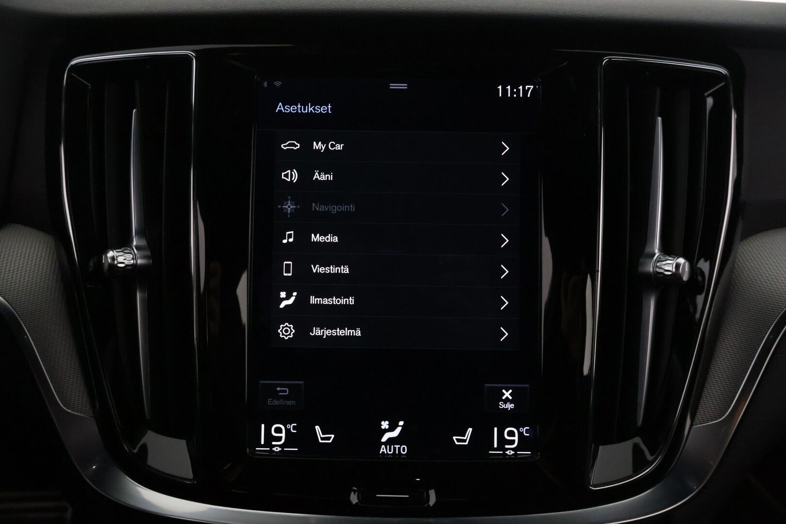 Volvo V60 2021 T6 TwE AWD R-Design aut - 3,99 % KORKOTARJOUS TÄHÄN AUTOON - Webasto / Adapt. Vakkari / P-Kamera / Sport-penkit / Sähköpenkki muistilla / Juuri huollettu ! 