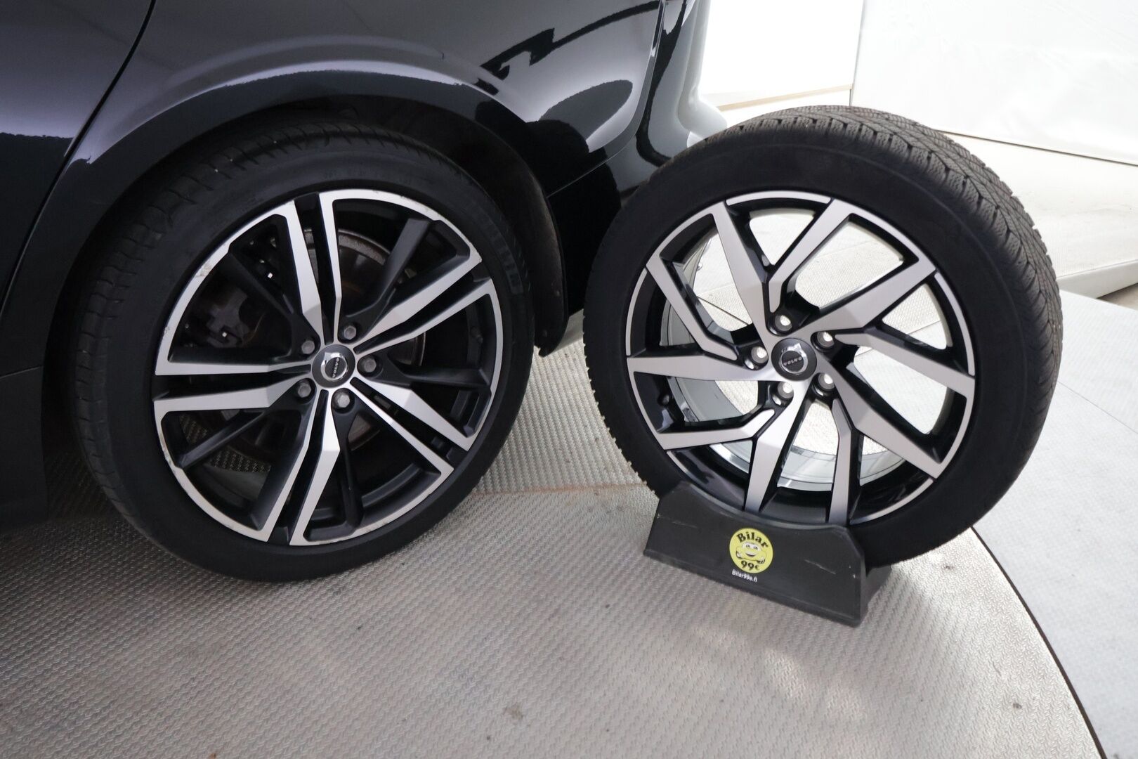 Volvo V60 2021 T6 TwE AWD R-Design aut - 3,99 % KORKOTARJOUS TÄHÄN AUTOON - Webasto / Adapt. Vakkari / P-Kamera / Sport-penkit / Sähköpenkki muistilla / Juuri huollettu ! 