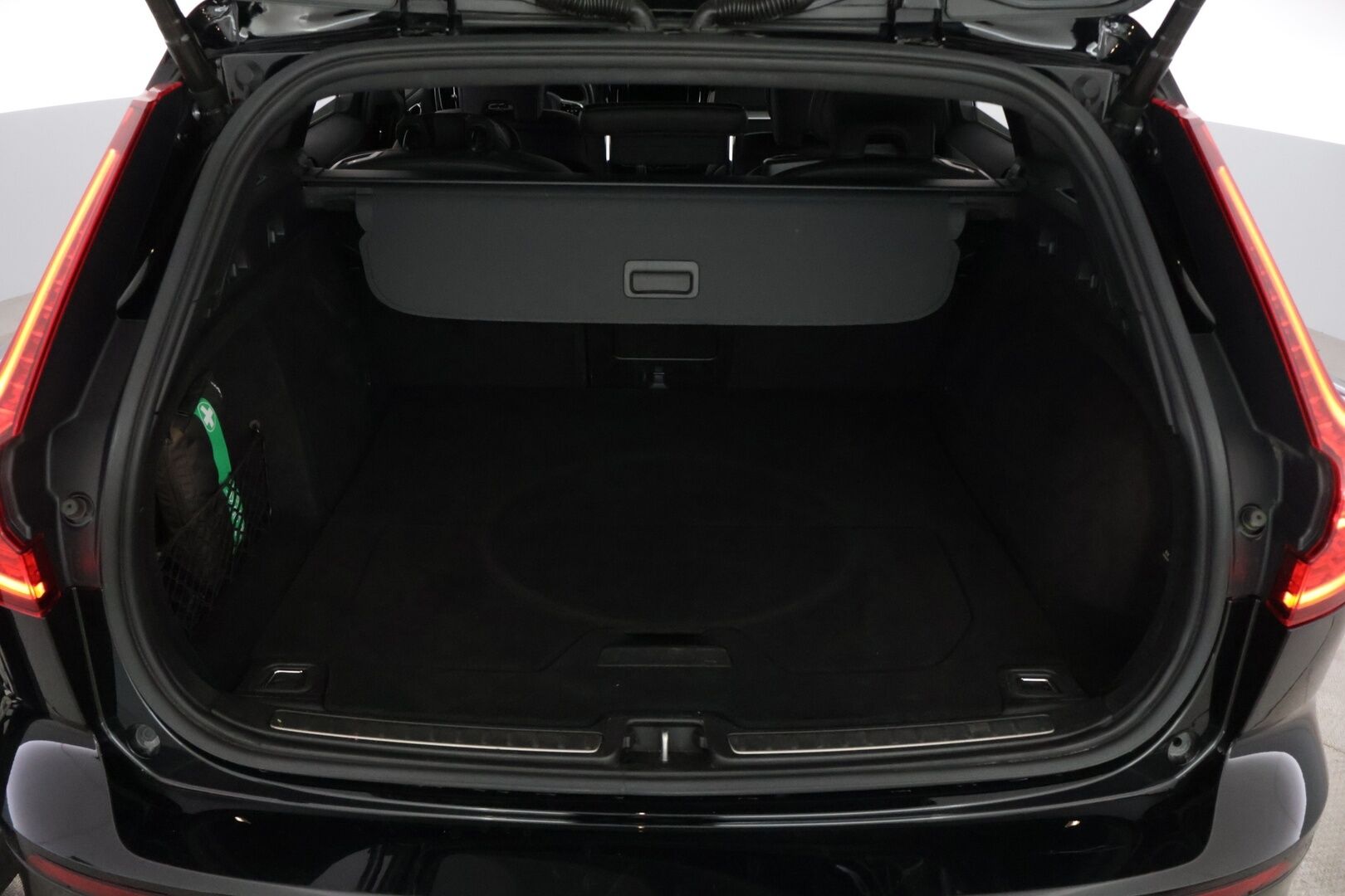 Volvo V60 2021 T6 TwE AWD R-Design aut - 3,99 % KORKOTARJOUS TÄHÄN AUTOON - Webasto / Adapt. Vakkari / P-Kamera / Sport-penkit / Sähköpenkki muistilla / Juuri huollettu ! 
