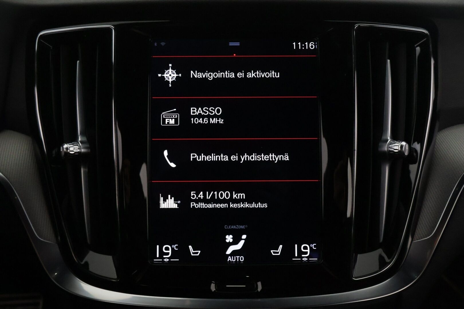 Volvo V60 2021 T6 TwE AWD R-Design aut - 3,99 % KORKOTARJOUS TÄHÄN AUTOON - Webasto / Adapt. Vakkari / P-Kamera / Sport-penkit / Sähköpenkki muistilla / Juuri huollettu ! 