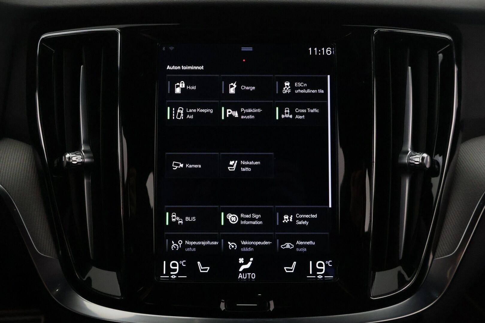 Volvo V60 2021 T6 TwE AWD R-Design aut - 3,99 % KORKOTARJOUS TÄHÄN AUTOON - Webasto / Adapt. Vakkari / P-Kamera / Sport-penkit / Sähköpenkki muistilla / Juuri huollettu ! 