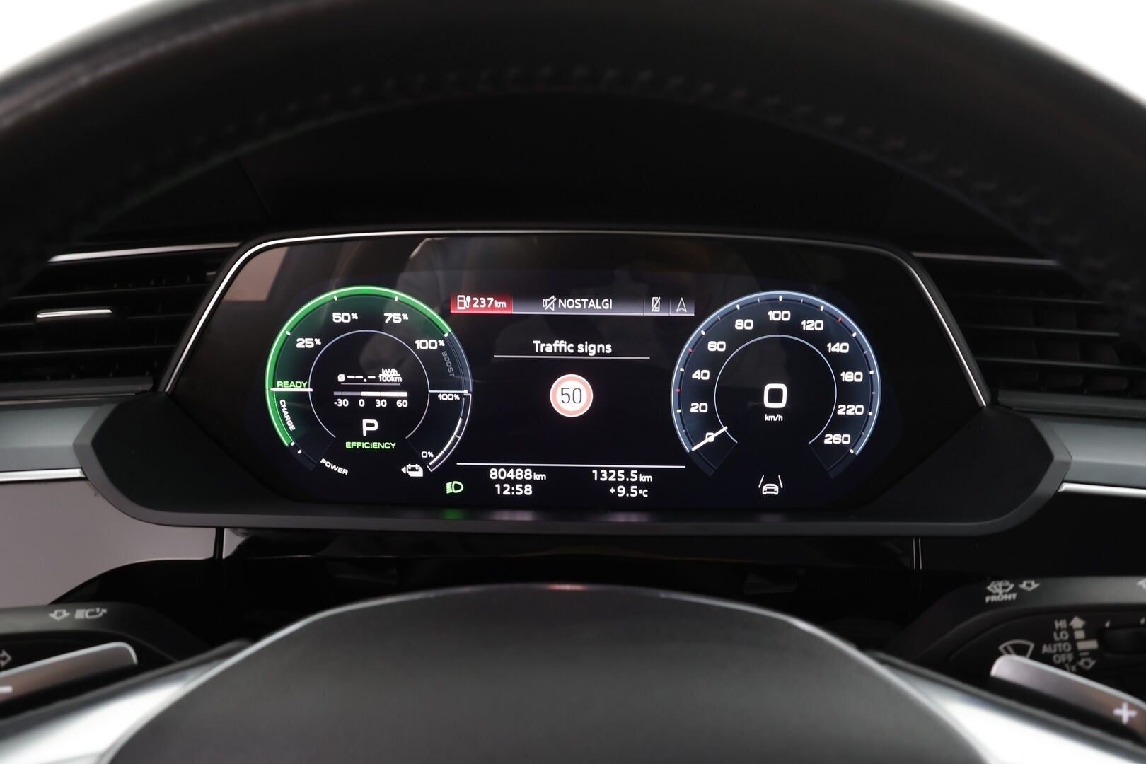 Audi e-tron 2021 Advanced 55 quattro - Akku kuntotarkastettu SoH 95,8% | Kahdet renkaat vanteineen | ACC | P.tutkat | Navi | Ilma-alusta | LED | Koukku | Muistipenkki | Sporttinahat 