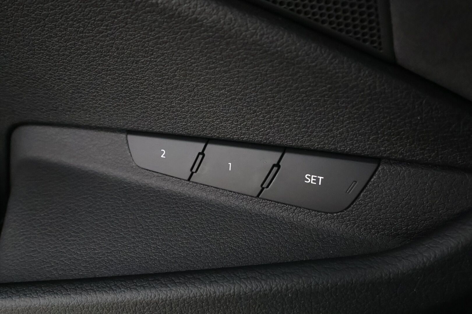 Audi e-tron 2021 Advanced 55 quattro - Akku kuntotarkastettu SoH 95,8% | Kahdet renkaat vanteineen | ACC | P.tutkat | Navi | Ilma-alusta | LED | Koukku | Muistipenkki | Sporttinahat 