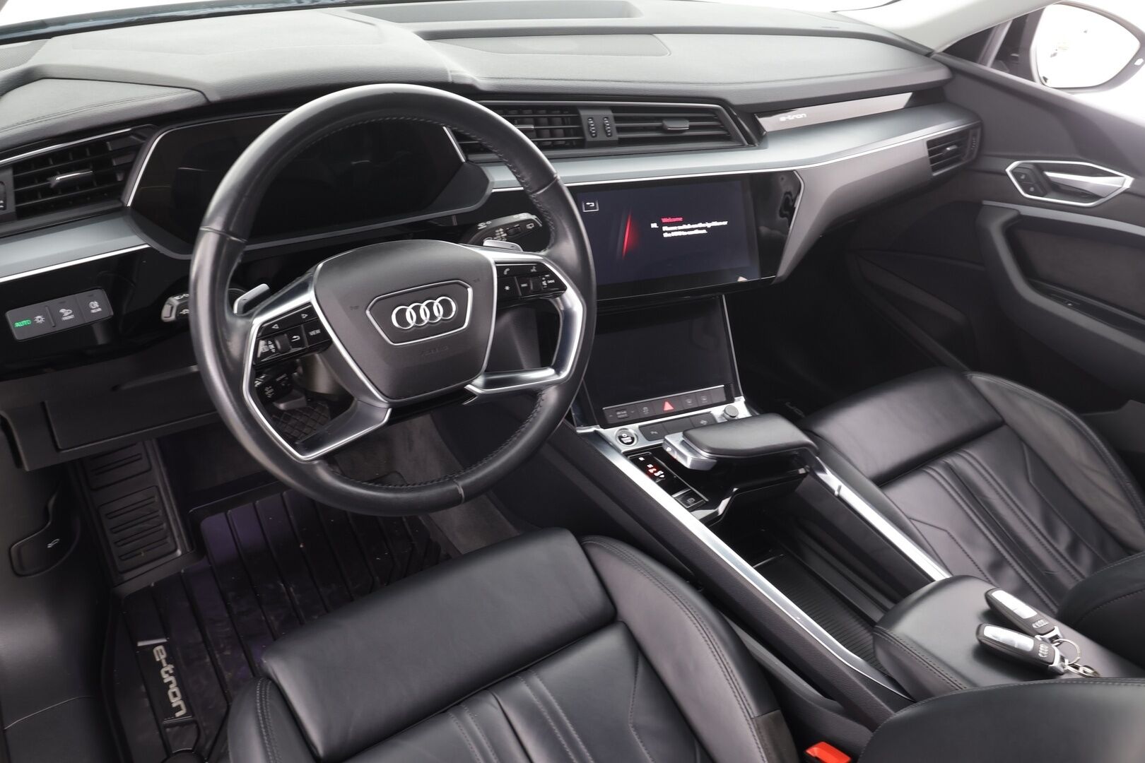 Audi e-tron 2021 Advanced 55 quattro - Akku kuntotarkastettu SoH 95,8% | Kahdet renkaat vanteineen | ACC | P.tutkat | Navi | Ilma-alusta | LED | Koukku | Muistipenkki | Sporttinahat 