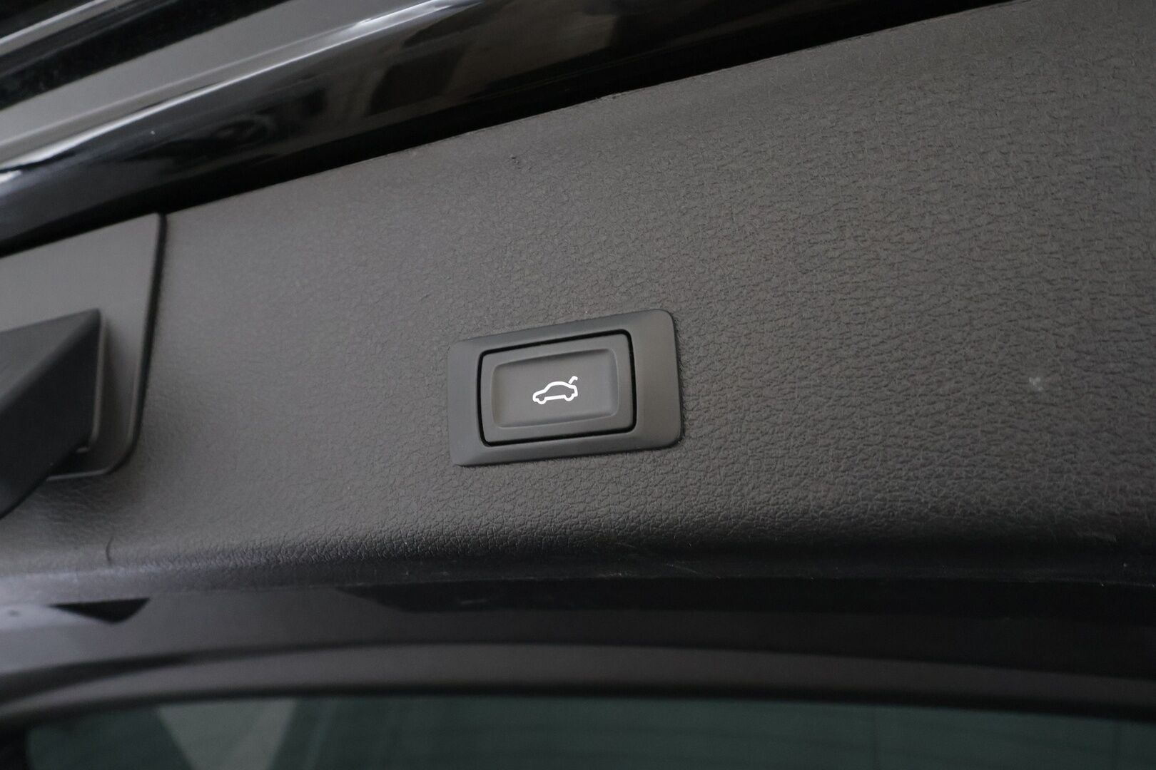 Audi e-tron 2021 Advanced 55 quattro * ACC / P.tutkat / Navi / Ilma-alusta / LED / Koukku / Muistipenkki / Sporttinahat *