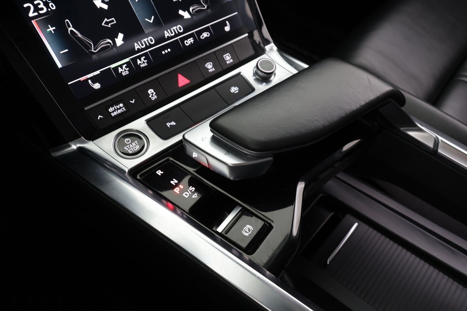 Audi e-tron 2021 Advanced 55 quattro - Akku kuntotarkastettu SoH 95,8% | Kahdet renkaat vanteineen | ACC | P.tutkat | Navi | Ilma-alusta | LED | Koukku | Muistipenkki | Sporttinahat 