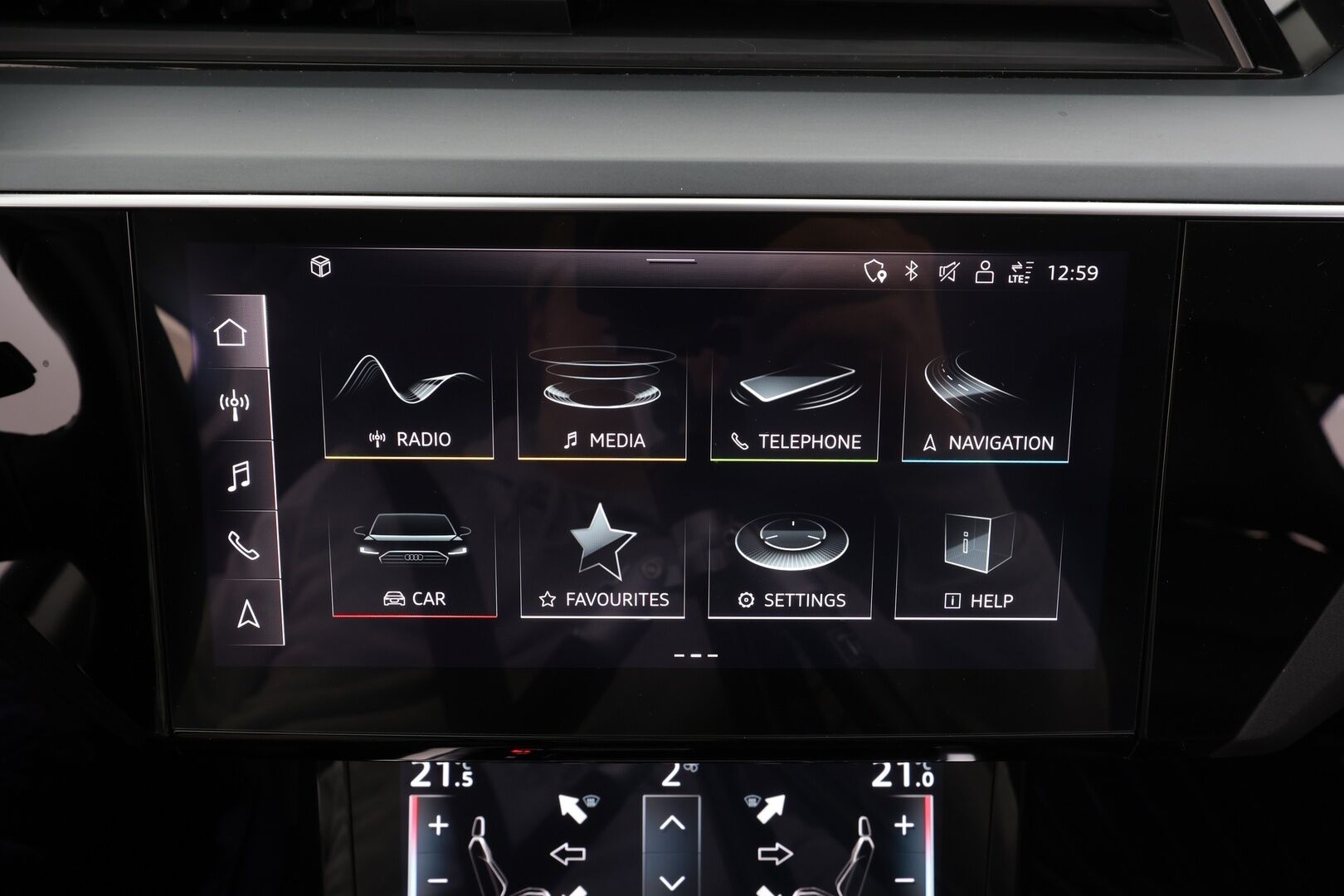 Audi e-tron 2021 Advanced 55 quattro - Akku kuntotarkastettu SoH 95,8% | Kahdet renkaat vanteineen | ACC | P.tutkat | Navi | Ilma-alusta | LED | Koukku | Muistipenkki | Sporttinahat 