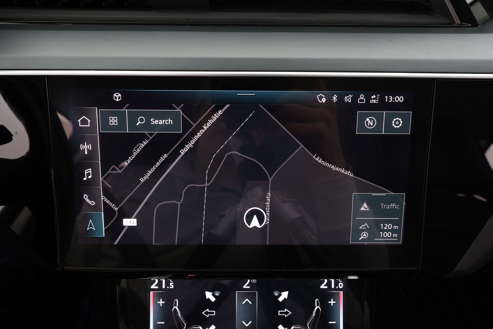 Audi e-tron 2021 Advanced 55 quattro * ACC / P.tutkat / Navi / Ilma-alusta / LED / Koukku / Muistipenkki / Sporttinahat * - Akku kuntotarkastettu SoH 95,8% / Kahdet renkaat vanteineen - HULLUT AVAJAISHULINAT KORKOTARJOUS 3,29 %