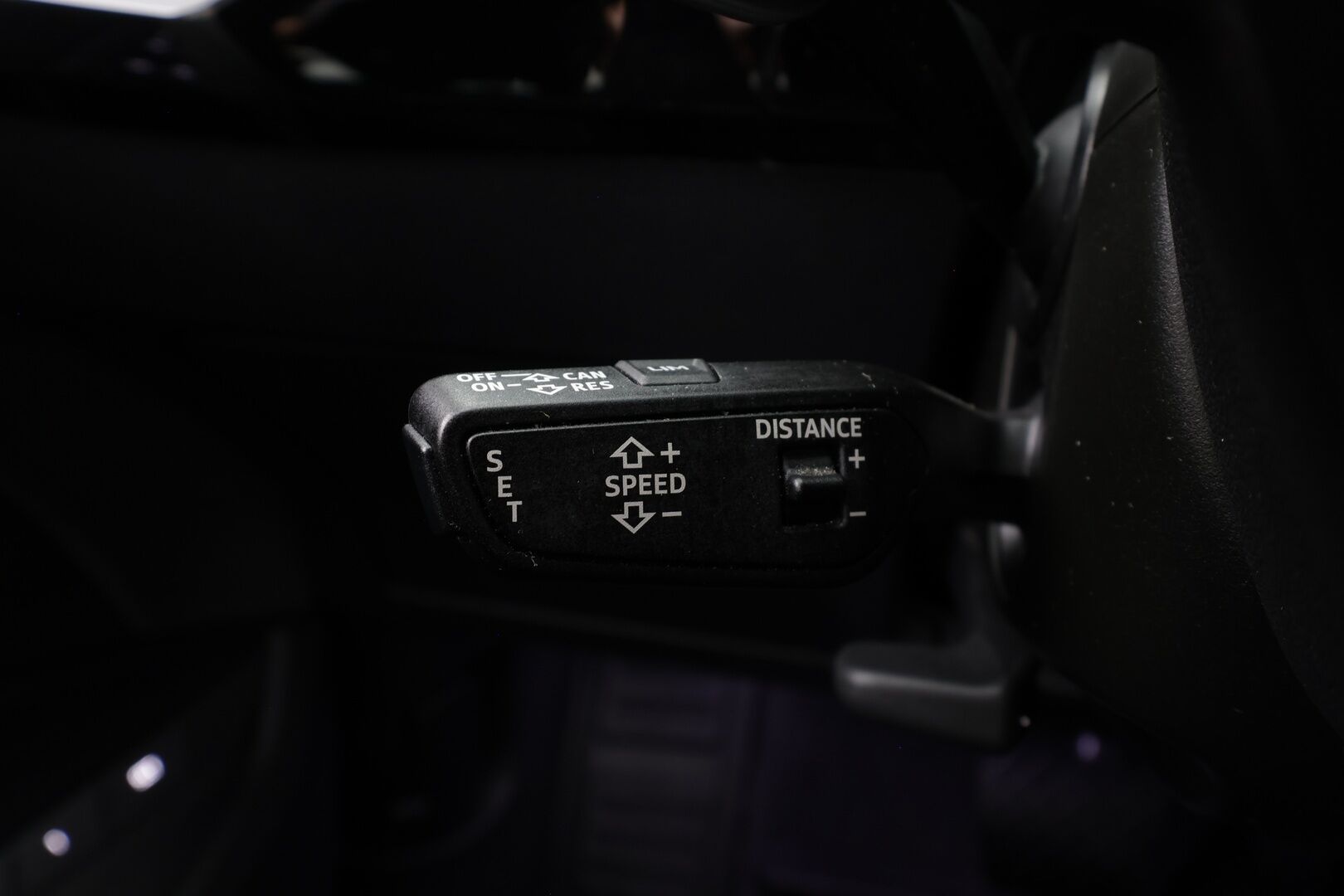 Audi e-tron 2021 Advanced 55 quattro * ACC / P.tutkat / Navi / Ilma-alusta / LED / Koukku / Muistipenkki / Sporttinahat *