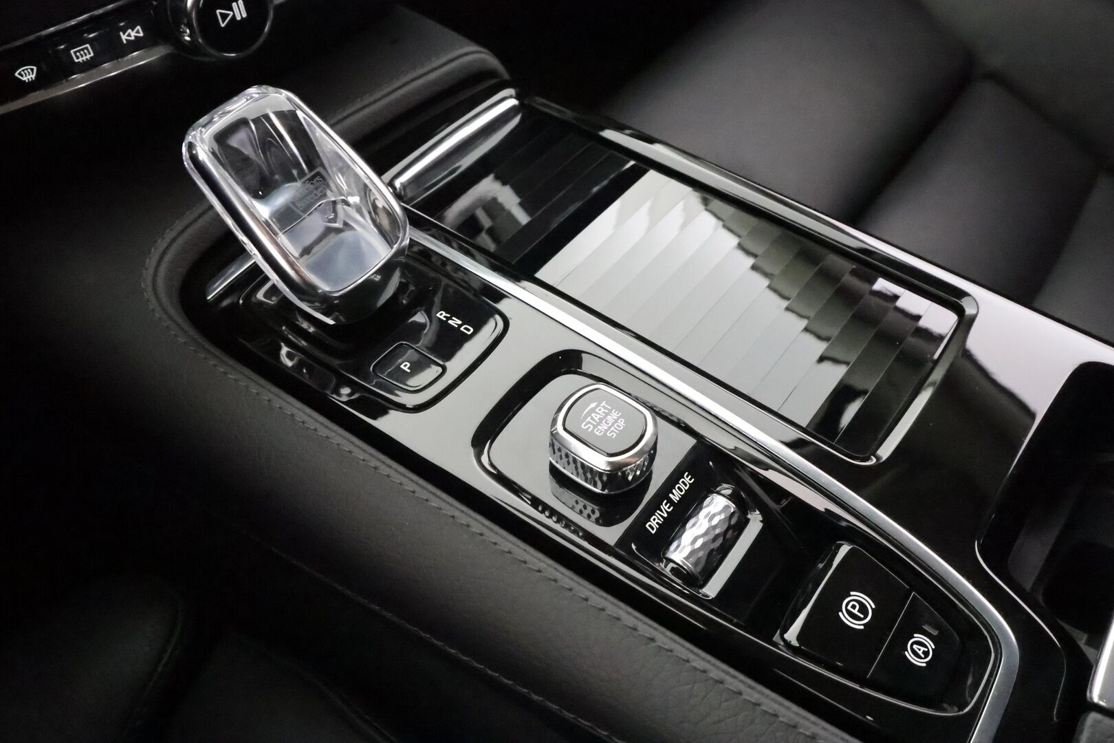 Volvo V60 2020 T6 TwE AWD Inscription aut - | ACC | Webasto | Koukku | Styling kit | Muistipenkki | Sporttinahat | 360° | Full-LED Active | Apple & Android | Merkkihuollot | 2x renkaat aluin |