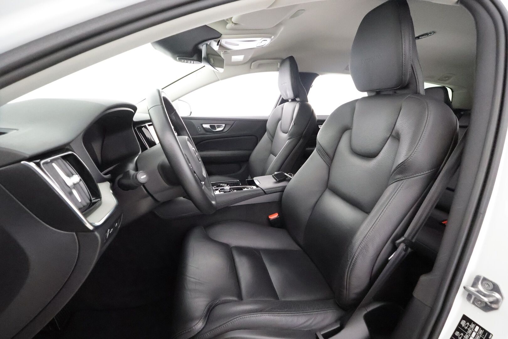 Volvo V60 2020 T6 TwE AWD Inscription aut - | ACC | Webasto | Koukku | Styling kit | Muistipenkki | Sporttinahat | 360° | Full-LED Active | Apple & Android | Merkkihuollot | 2x renkaat aluin | - KORKO VAIN 3,99 %
