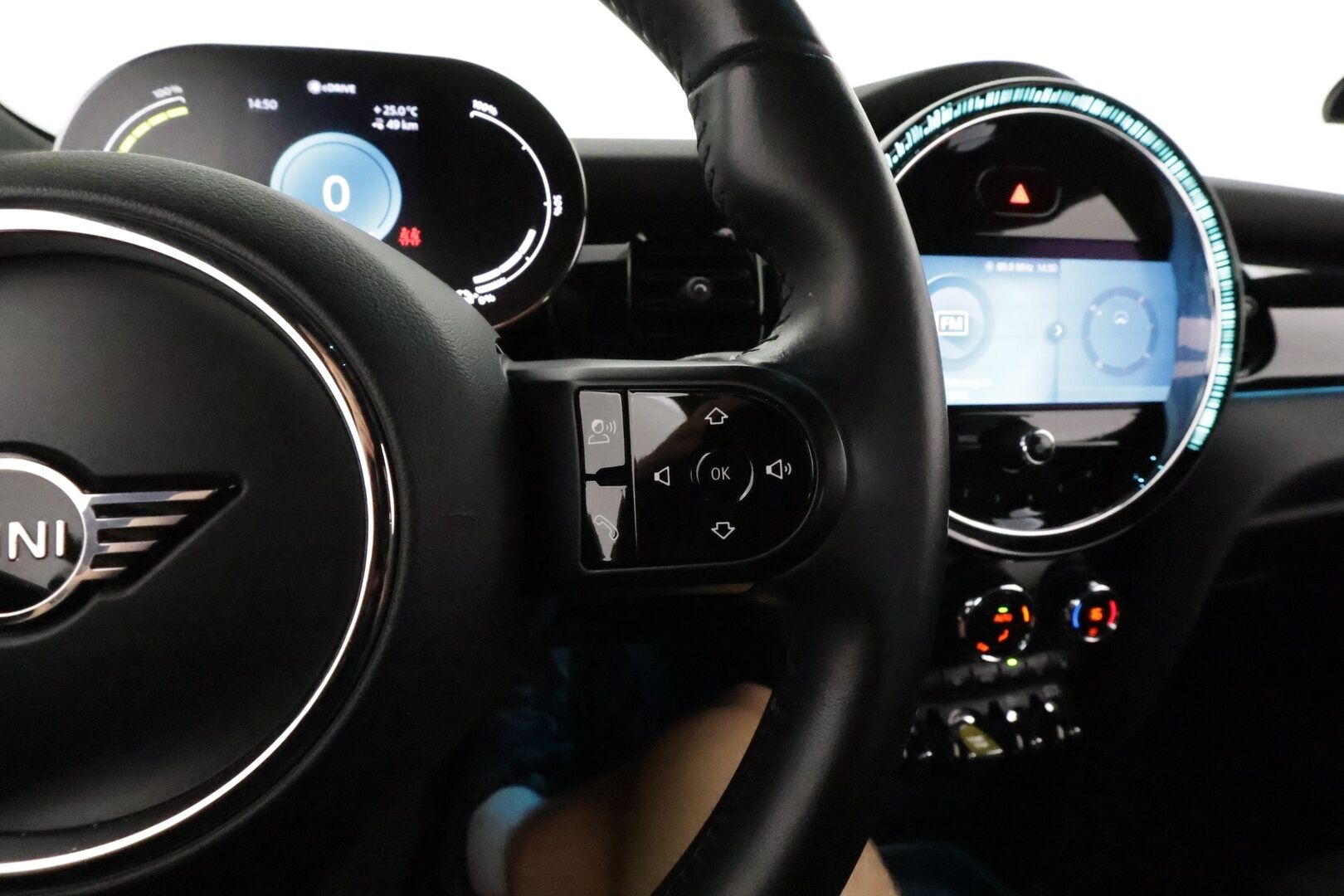 Mini Cooper 2022 Cooper SE **Vakkari / H&K / Lämpöpumppu / Comfort Access / LED / Puolinahat / Digimittaristo** - Akku kuntotarkastettu / Kahdet renkaat aluvanteilla