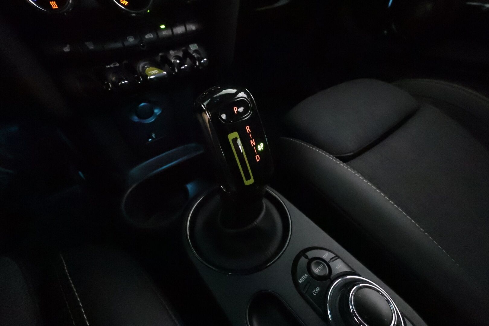 Mini Cooper 2022 Cooper SE **Vakkari / H&K / Lämpöpumppu / Comfort Access / LED / Puolinahat / Digimittaristo** - Akku kuntotarkastettu / Kahdet renkaat aluvanteilla