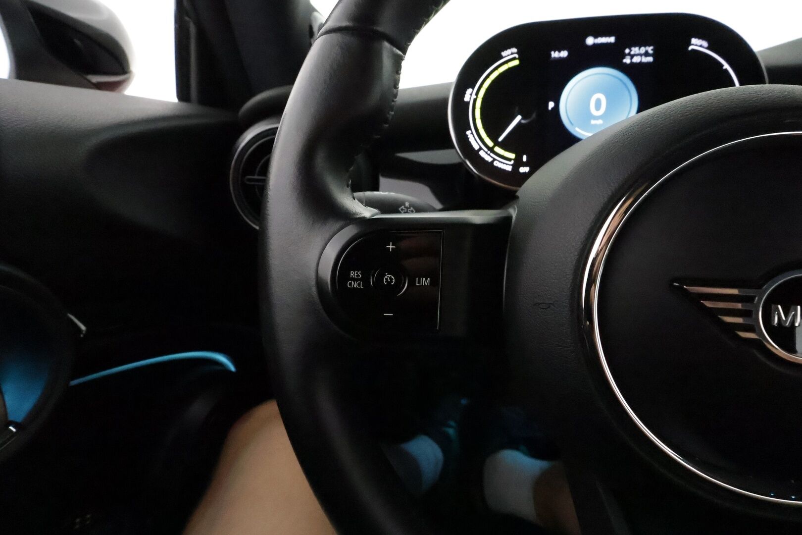 Mini Cooper 2022 Cooper SE **Vakkari / H&K / Lämpöpumppu / Comfort Access / LED / Puolinahat / Digimittaristo** - Akku kuntotarkastettu / Kahdet renkaat aluvanteilla