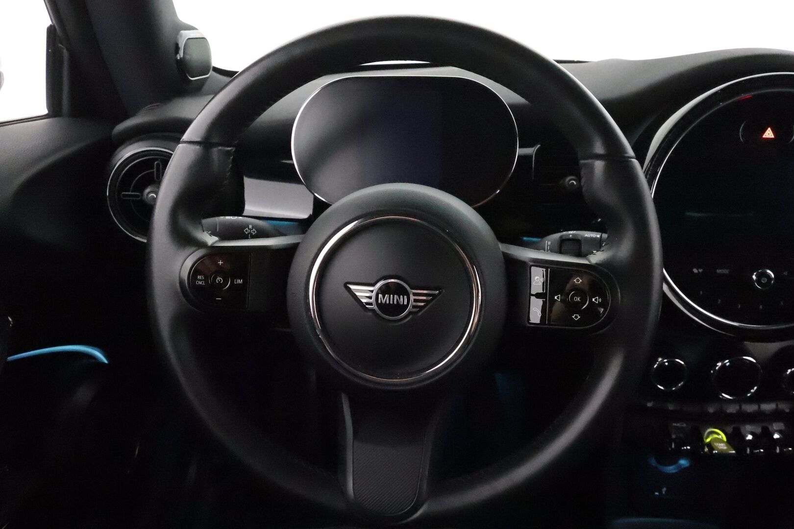 Mini Cooper 2022 Cooper SE **Vakkari / H&K / Lämpöpumppu / Comfort Access / LED / Puolinahat / Digimittaristo** - Akku kuntotarkastettu / Kahdet renkaat aluvanteilla