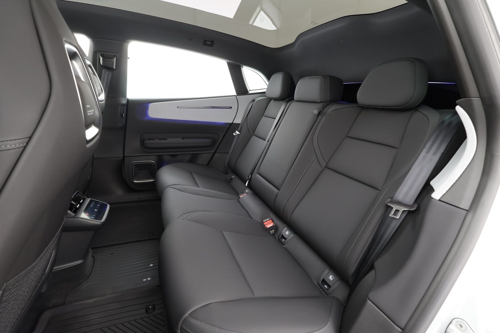 Polestar 4 2025 Long Range Dual motor * ACC / HUD / Koukku / ILP / 360° / Muistipenkki / Pixel LED / Lasikatto / H&K / Keyless / BLIS * - Suomi-auto / Kahdet renkaat aluvanteilla / Merkkihuollettu - HULLUT AVAJAISHULINAT KORKOTARJOUS 3,29 %