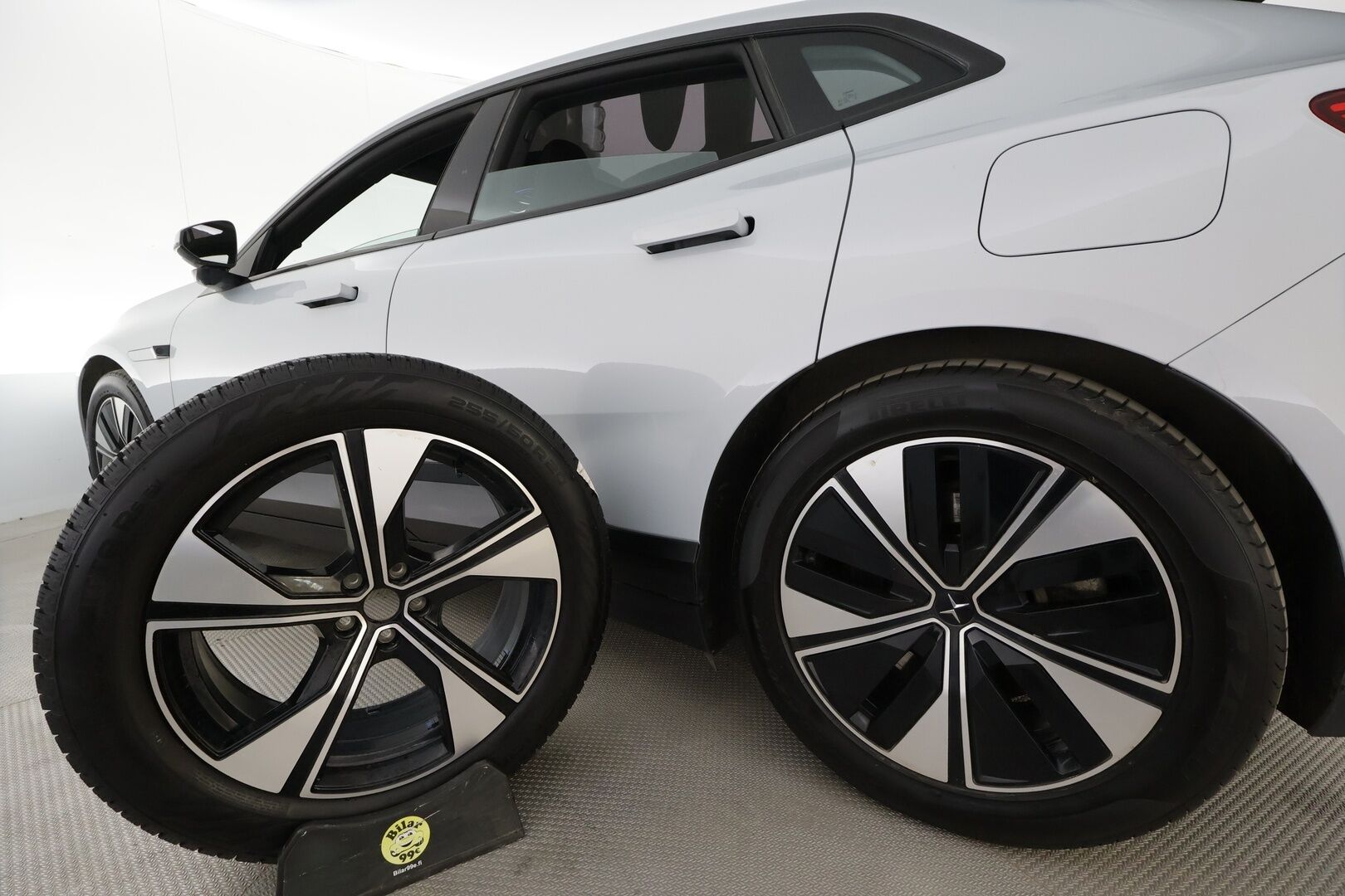 Polestar 4 2025 Long Range Dual motor - | ACC | HUD | Koukku | ILP | 360° | Muistipenkki | Pixel LED | Lasikatto | H&K | Keyless | BLIS | Suomi-auto | Kahdet renkaat aluvanteilla | Merkkihuollettu |