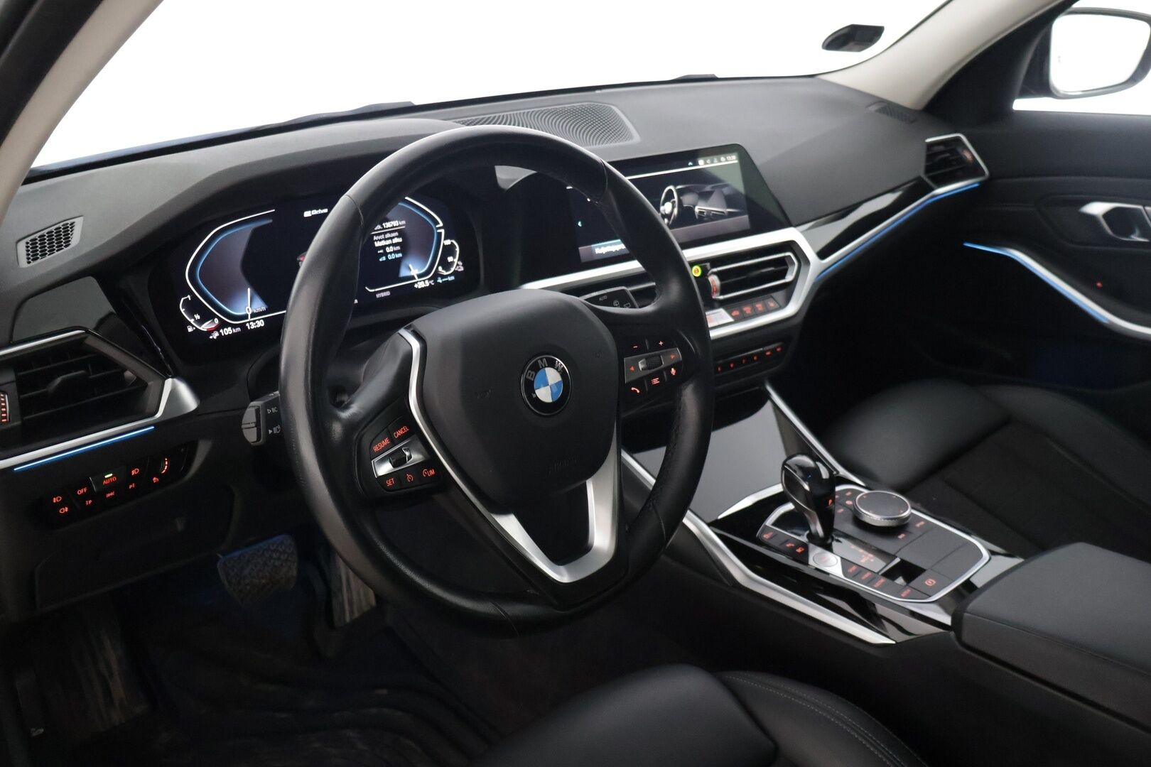 BMW 330 2021 G21 Touring 330e xDrive A Charged Edition * Sporttipenkit / Vakkari / P. Tutkat / Sähkökontti / AppleCarPlay * - Vetokoukku / Kahdet renkaat BMW alumiinivanteilla!