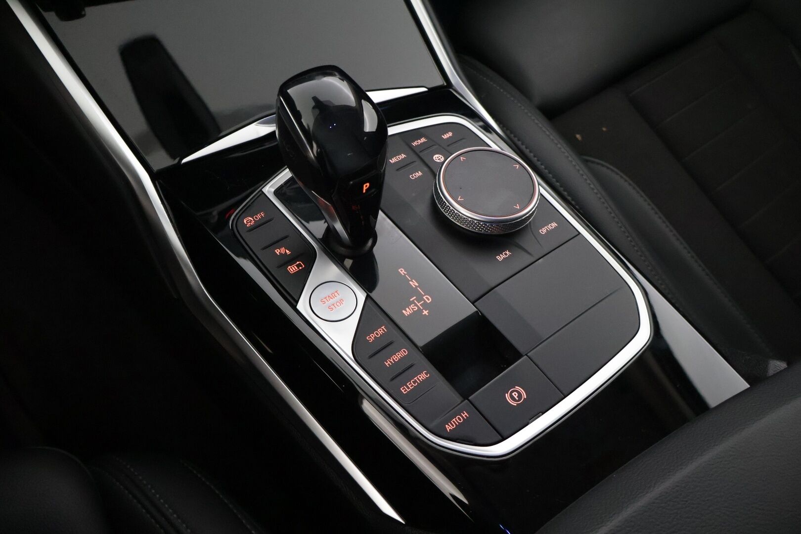 BMW 330 2021 G21 Touring 330e xDrive A Charged Edition * Sporttipenkit / Vakionopeudensäädin / P. Tutkat / Sähkökontti / AppleCarPlay / LED * - Juuri katsastettu! / Vetokoukku / Kahdet renkaat BMW alumiinivanteilla! - HULLUT AVAJAISHULINAT KORKOTARJOUS 3,29 %