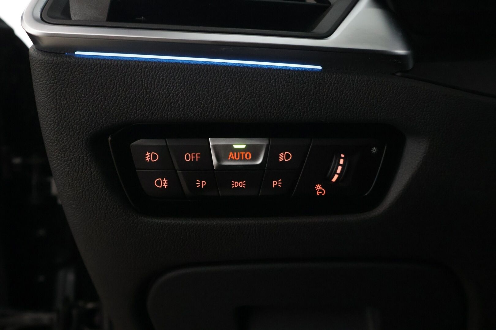 BMW 330 2021 G21 Touring 330e xDrive A Charged Edition * Sporttipenkit / Vakionopeudensäädin / P. Tutkat / Sähkökontti / AppleCarPlay / LED * - Juuri katsastettu! / Vetokoukku / Kahdet renkaat BMW alumiinivanteilla! - HULLUT AVAJAISHULINAT KORKOTARJOUS 3,29 %