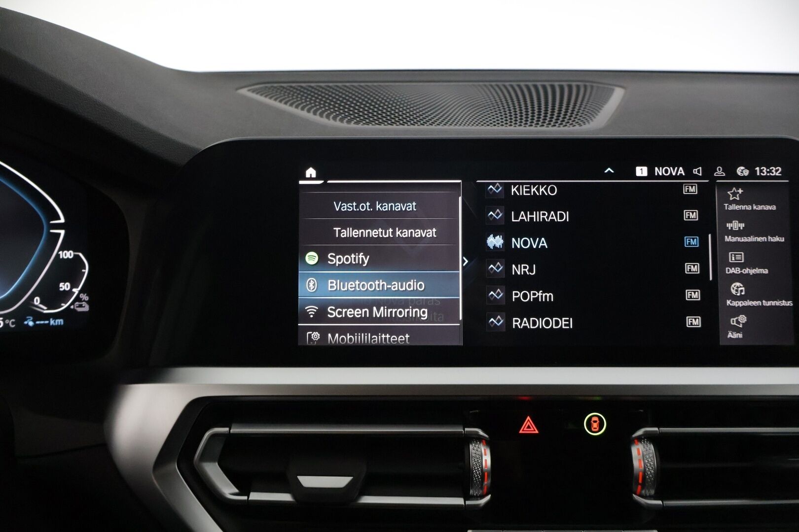 BMW 330 2021 G21 Touring 330e xDrive A Charged Edition * Sporttipenkit / Vakionopeudensäädin / P. Tutkat / Sähkökontti / AppleCarPlay / LED * - Juuri katsastettu! / Vetokoukku / Kahdet renkaat BMW alumiinivanteilla! - HULLUT AVAJAISHULINAT KORKOTARJOUS 3,29 %